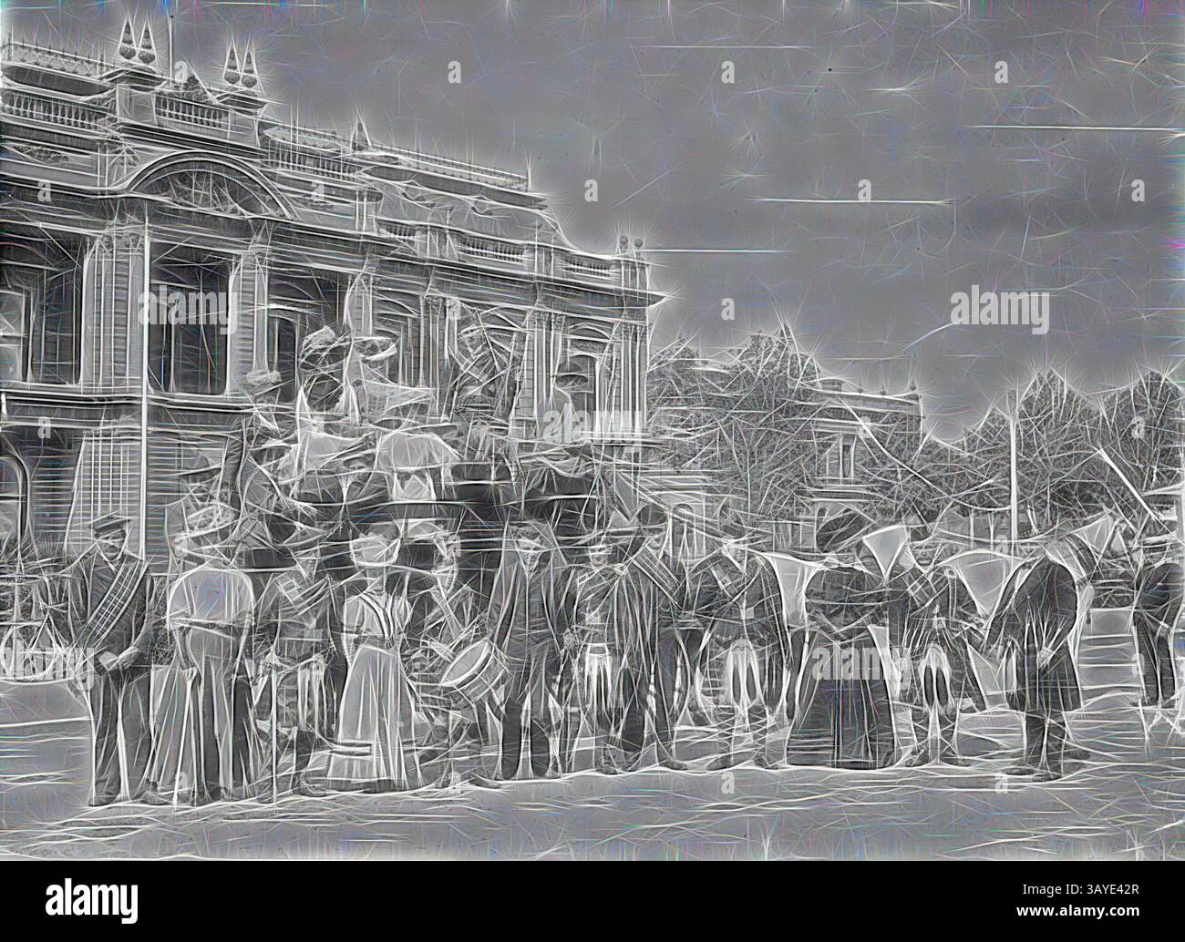 Un raduno storico di individui elegantemente vestiti sorge di fronte ad un grande edificio, che mostra una miscela di abbigliamento tradizionale e architettura classica. Il gruppo, composto da uomini e donne, sembra pronto per un evento significativo, con alcuni cappelli e altri accessori. L'atmosfera trasmette un senso di eredità e comunità. Negativo - Bendigo, Victoria, circa 1895, Un gruppo di uomini e donne e un pullman fuori dal municipio di Bendigo. Gli uomini indossano kilt o hanno fasce di tartan e un ragazzo porta un tamburo. Due uomini sembrano portare cornamuse, arte classica con una Foto Stock