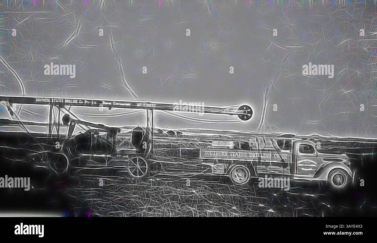 Un camion d'epoca è parcheggiato accanto a un vecchio biplano, entrambi adagiati su un vasto paesaggio aperto. L'aereo presenta grandi ali, mentre il camion mostra un marchio antico, che suggerisce un'epoca passata di aviazione e trasporto., negativo - Albury District, New South Wales, 1926, Un camion appartenente alla società di perforazione degli stati del sud che tira un carro di perforazione., arte classica con un tocco moderno reinventato da Artotop Foto Stock
