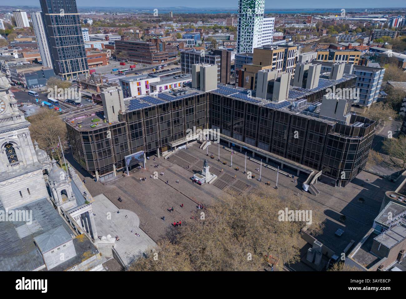 Vista aerea del Portsmouth Civic Centre, Portsmouth, Hampshire, Regno Unito. Foto Stock