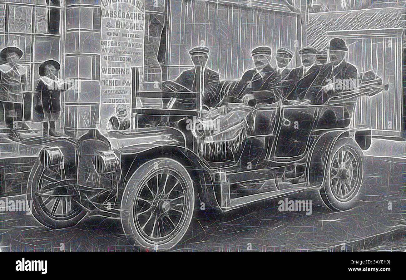 Un'auto d'epoca dei primi anni del XX secolo porta un gruppo di individui elegantemente vestiti, mentre un passante lo osserva sullo sfondo. La scena evoca un senso di nostalgia, mettendo in risalto il fascino di un'epoca passata., negative - Gentlemen's Motoring Party Outside, Duggan's Livery Stables, Castlemaine, Victoria, circa 1911, fotografia di una festa automobilistica fuori Duggan's Livery Stables, in Templeton Street, Castlemaine, intorno al 1911. Nonostante gestisse una delle scuderie di livrea più importanti di Castlemaine, noleggiando cavalli e veicoli trainati da cavalli, lo era il proprietario delle scuderie John Robert Duggan Foto Stock