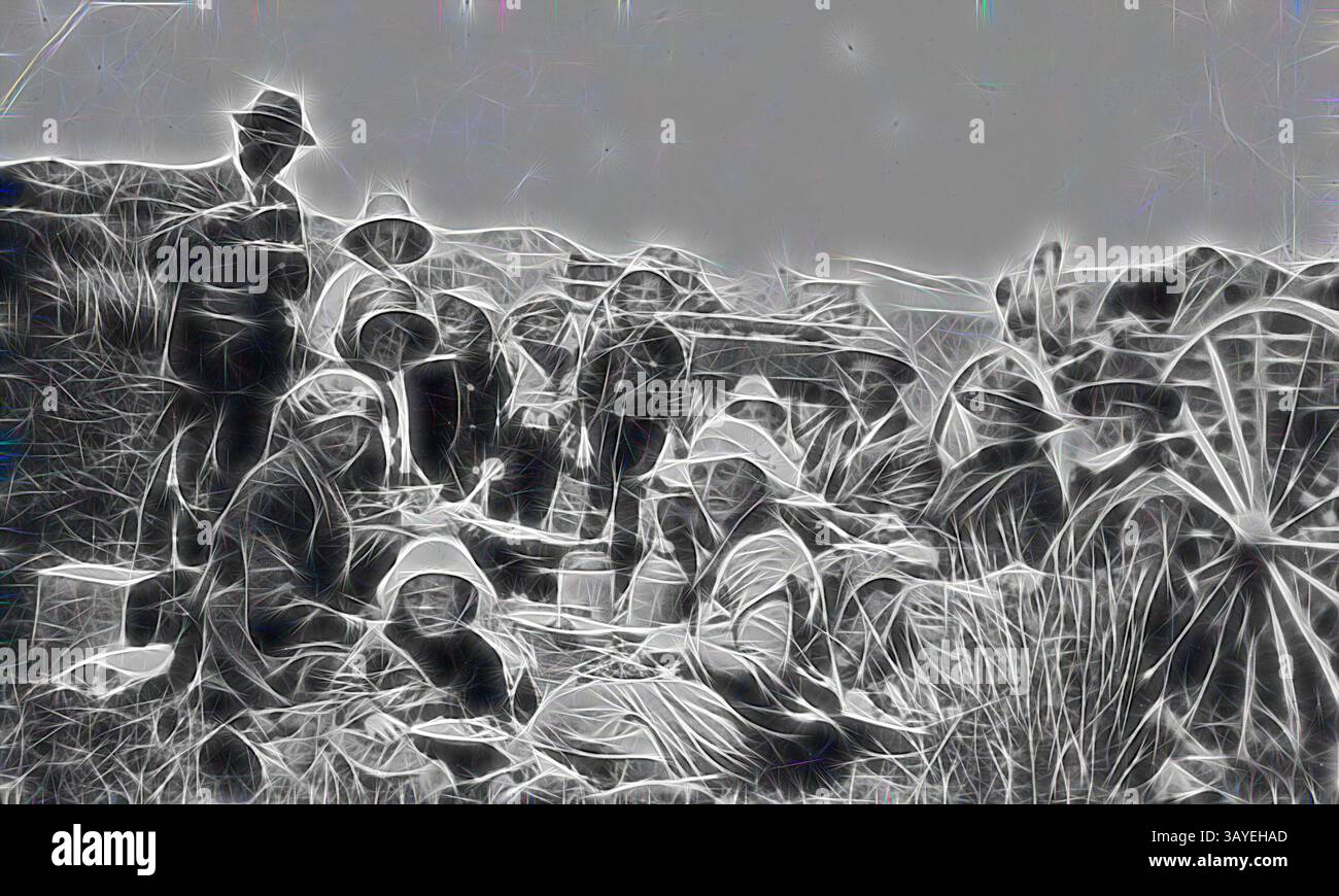 Un gruppo di individui è riunito in un ambiente all'aperto, impegnato in varie attività. Alcuni sono seduti a terra, mentre altri sono vicini, indossando cappelli che li proteggono dal sole. La scena trasmette un senso di comunità e di lavoro, con attrezzi e cestini sparsi intorno, che suggeriscono uno scopo o un compito condiviso. Negativo: Torquay, Victoria, circa 1920, la famiglia Shulze che picnic sulle colline sabbiose della spiaggia. Ci sono due carri accanto al gruppo e cibo e bevande sparsi per terra. Arte classica con un tocco moderno reinventata da Artotop Foto Stock