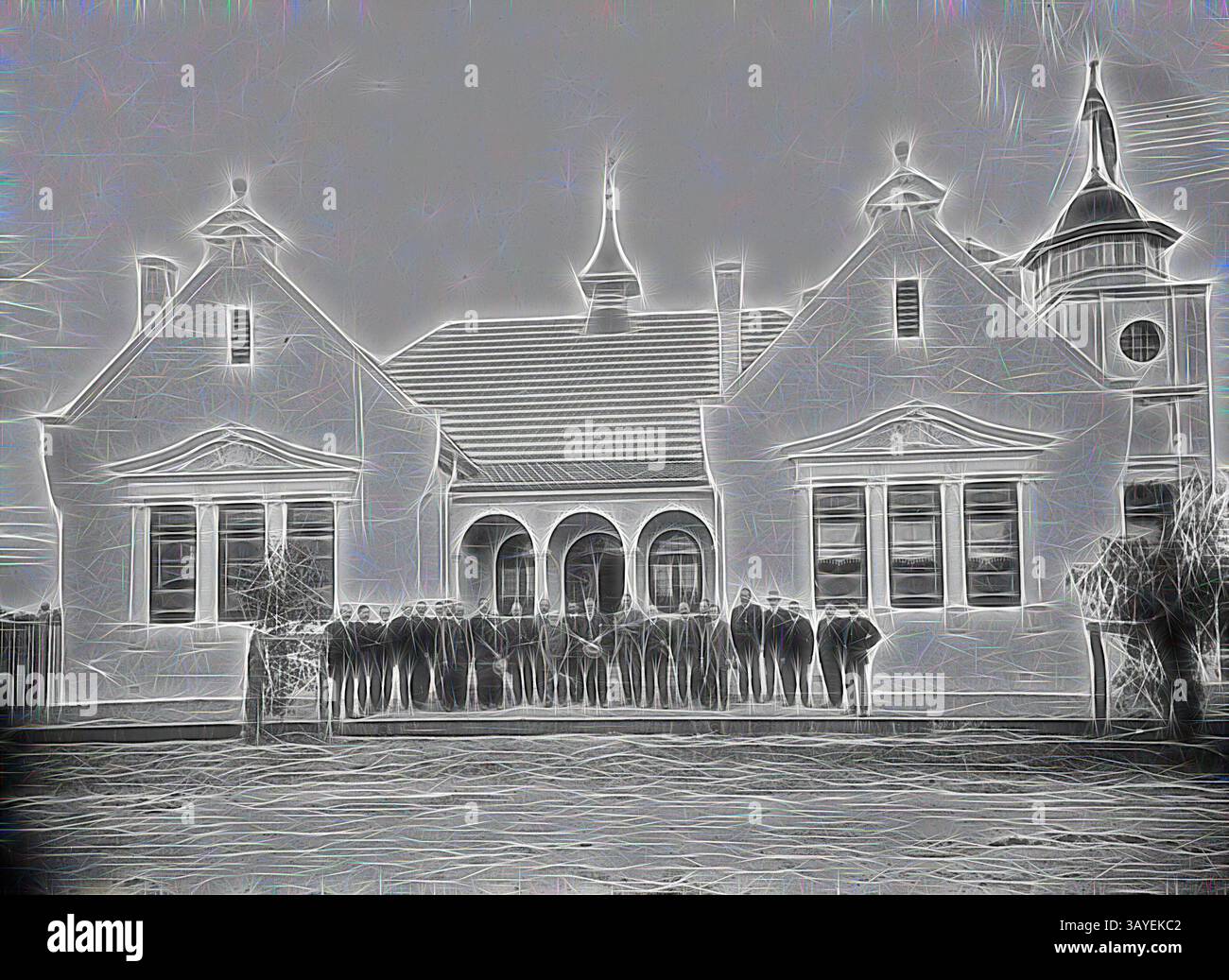 Edificio storico con caratteristiche architettoniche distintive e un gruppo di persone riunite davanti, il tutto realizzato con un effetto artistico e stilizzato che enfatizza le linee e i dettagli eleganti della struttura. Negativo - Donald, Victoria, 1912, apertura degli uffici Donald Shire., arte classica con un tocco moderno reinventata da Artotop Foto Stock