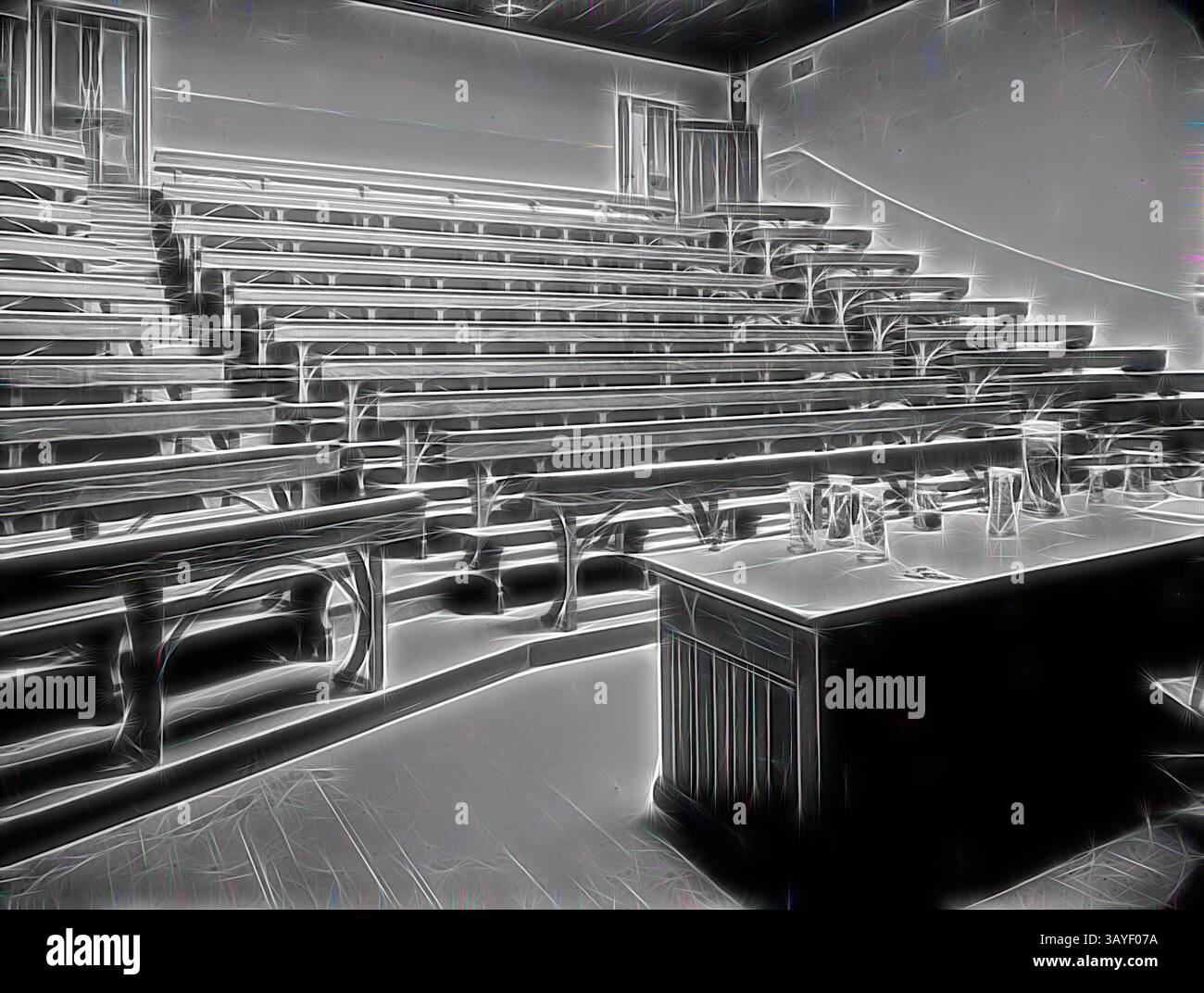 Una sala conferenze vuota con posti a sedere in legno a più livelli e un tavolo centrale, illuminata da una luce eterea che ne sottolinea le linee e la struttura architettoniche. Glass negative - Lecture Theatre, di A.J. Campbell, Parkville, Victoria, circa 1900, vista dei posti a sedere in un teatro per conferenze (lo stesso teatro della collezione numero 1290), arte classica con un tocco moderno reinventata da Artotop Foto Stock