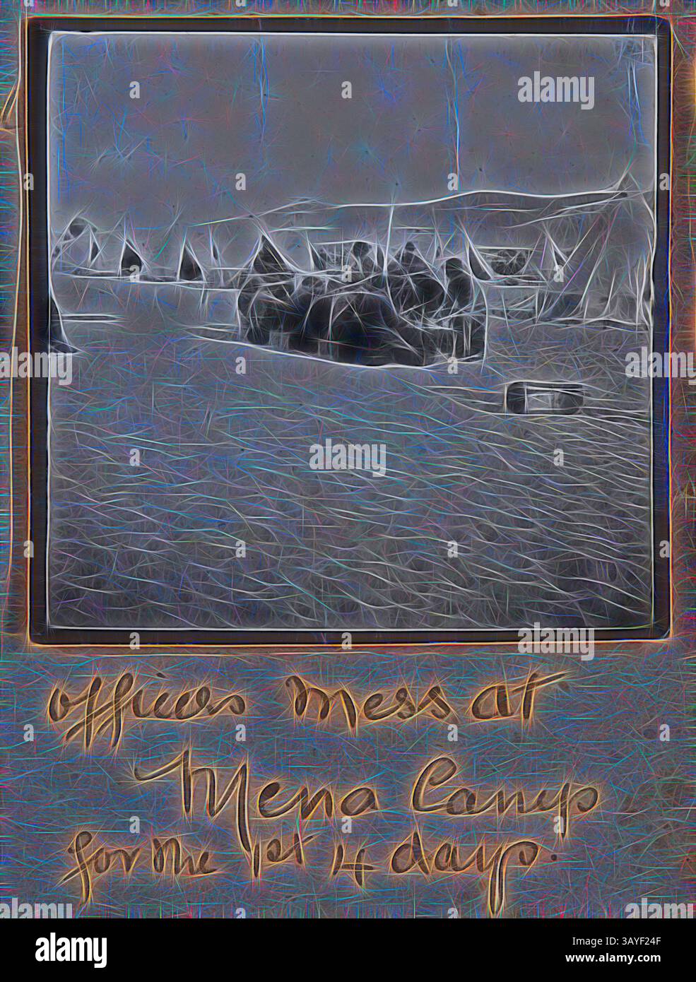 Una scena che raffigura un pasticcio di ufficiali militari a Mena Camp, con tende e una sala da pranzo all'aperto, accompagnata da un testo scritto a mano che aggiunge un tocco personale., fotografia - "pasticcio dell'ufficiale", Mena, capitano Edward Albert McKenna, prima guerra mondiale, 1914-1915, una delle 139 fotografie di un album della prima guerra mondiale probabilmente scattate dal capitano Edward Albert McKenna. Le fotografie includono l'addestramento del 7th Battalion a Mena Camp, in Egitto, e visite turistiche. Immagine che raffigura il disordine dell'ufficiale a Mena Camp. Il campo MENA era uno dei tre campi di addestramento in Egitto utilizzati dall'A.I.F. e dal Foto Stock