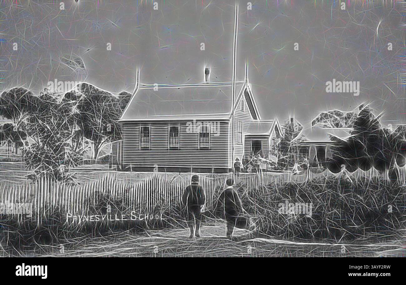 Una casa scolastica rustica si erge in modo prominente con un tetto a picco, fiancheggiata da una recinzione e alberi lussureggianti. Due figure passeggiano verso l'edificio, evocando un senso di storia e nostalgia dei primi giorni di istruzione. La scena cattura un momento tranquillo nel tempo, sottolineando la semplicità della vita rurale e l'importanza dell'apprendimento. Negativo - Paynesville, Victoria, 1890-1900, due ragazzi in primo piano che camminano verso la Paynesville School. Ci sono molti bambini nel parco giochi, arte classica con un tocco moderno reinventata da Artotop Foto Stock