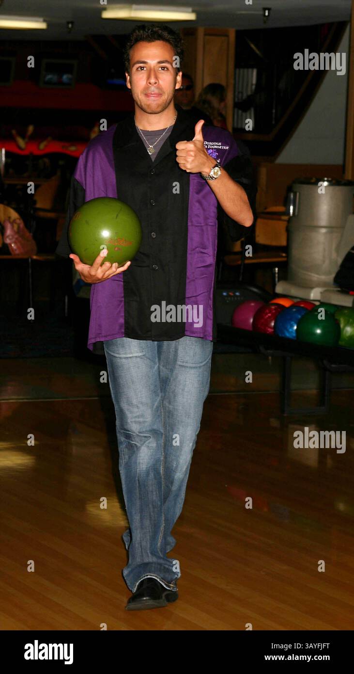 12 giugno 2005 - New York, New York, Stati Uniti - K43669ML.THE DOROUGH LUPUS FOUNDATION E E.L.F. COSMETICS BENEFIT BOWLING TOURNAMENT PRESSO AMF CHELSEA PIER LANE, NEW YORK New York 06-12-2005. - HOWIE DOROUGH (immagine di credito: © Mitchell Levy/Globe Photos/ZUMAPRESS.com) Foto Stock 12 giugno 2005 - New York, New York, Stati Uniti - K43669ML.THE DOROUGH LUPUS FOUNDATION E E.L.F. COSMETICS BENEFIT BOWLING TOURNAMENT PRESSO AMF CHELSEA PIER LANE, NEW YORK New York 06-12-2005. - HOWIE DOROUGH (immagine di credito: © Mitchell Levy/Globe Photos/ZUMAPRESS.com) Foto Stock