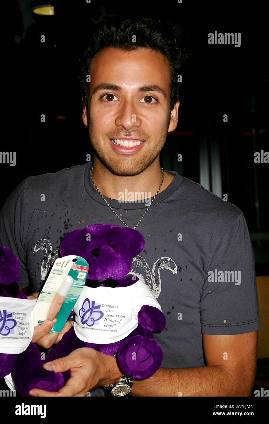 12 giugno 2005 - New York, New York, Stati Uniti - K43669ML.THE DOROUGH LUPUS FOUNDATION E E.L.F. COSMETICS BENEFIT BOWLING TOURNAMENT PRESSO AMF CHELSEA PIER LANE, NEW YORK New York 06-12-2005. - HOWIE DOROUGH (immagine di credito: © Mitchell Levy/Globe Photos/ZUMAPRESS.com) Foto Stock 12 giugno 2005 - New York, New York, Stati Uniti - K43669ML.THE DOROUGH LUPUS FOUNDATION E E.L.F. COSMETICS BENEFIT BOWLING TOURNAMENT PRESSO AMF CHELSEA PIER LANE, NEW YORK New York 06-12-2005. - HOWIE DOROUGH (immagine di credito: © Mitchell Levy/Globe Photos/ZUMAPRESS.com) Foto Stock