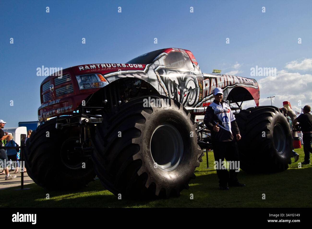 Daytona Beach, FL - 18 febbraio 2010: I fan si divertono mentre guardano gli eventi in pista nei giorni precedenti alla Daytona 500 (immagine di credito: © ASP/Cal Sport Media/ZUMAPRESS.com) Foto Stock