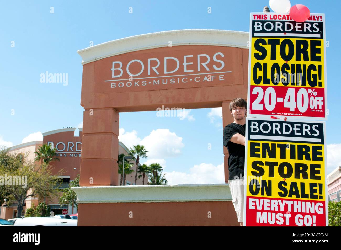 19 febbraio 2011 - Fort Lauderdale, Florida, Stati Uniti - Day One Liquization sale presso Borders Books a Fort Lauderdale, Florida. Il gigante delle librerie sta chiudendo molti dei suoi negozi nel sud della Florida. (Immagine di credito: © Michele Sandberg/ZUMAPRESS.com) Foto Stock