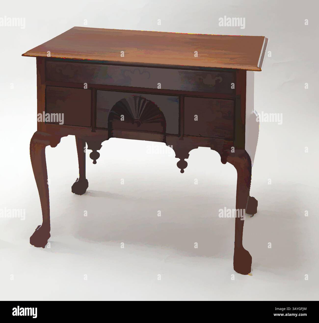 Un elegante tavolo in legno con un design decorativo a ventaglio sulla parte anteriore, completato da gambe curve e due piccoli cassetti per riporre l'apparecchio. Probabilmente americano: Dressing Table, probabilmente americano, 1740–1750, noce, pino, tulipani e ottone, tuta: 30 3/4 x 34 1/2 x 19 3/4 poll. (78,1 x 87,6 x 50,2 cm) Arte classica con un tocco moderno reinventata da Artotop Foto Stock