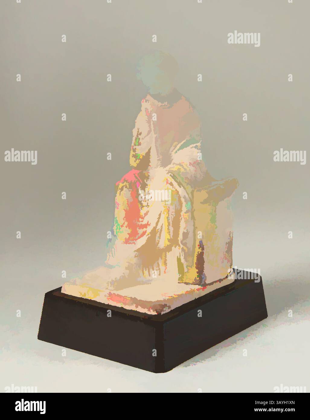 Una figura serena di una donna seduta in una posa premurosa, delicatamente drappeggiata in abiti scorrevoli, appoggiata su un semplice piedistallo, trasuda un senso di introspezione tranquilla. Greco: Donna seduta, artista non identificato, greco, forse tardo IV-II secolo a.C., o forse moderno, ceramica, in generale: 5 3/16 x 2 11/16 x 3 11/16 pollici. (13,2 x 6,8 x 9,4 cm) Arte classica con un tocco moderno reinventata da Artotop Foto Stock