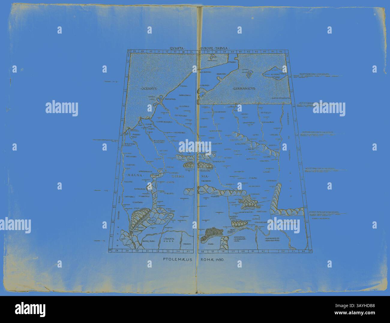 Un'antica mappa che raffigura le regioni e le caratteristiche geografiche del Mediterraneo, mostrando dettagliati contorni della costa, città e varie forme di terra, riflettendo cartografia storica ed esplorazioni. Quarta Europe Tabula: Ptolemaeus Romae 1490, 1490, ristampato 1889, artista sconosciuto, inglese, 19th Century, Inghilterra, Woodcut in nero su carta posato crema Arte classica con un tocco moderno reinventato da Artotop Foto Stock