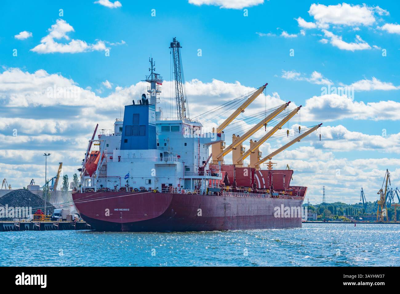 Navi commerciali nel porto di Danzica, Polonia. IMMAGINE Foto Stock