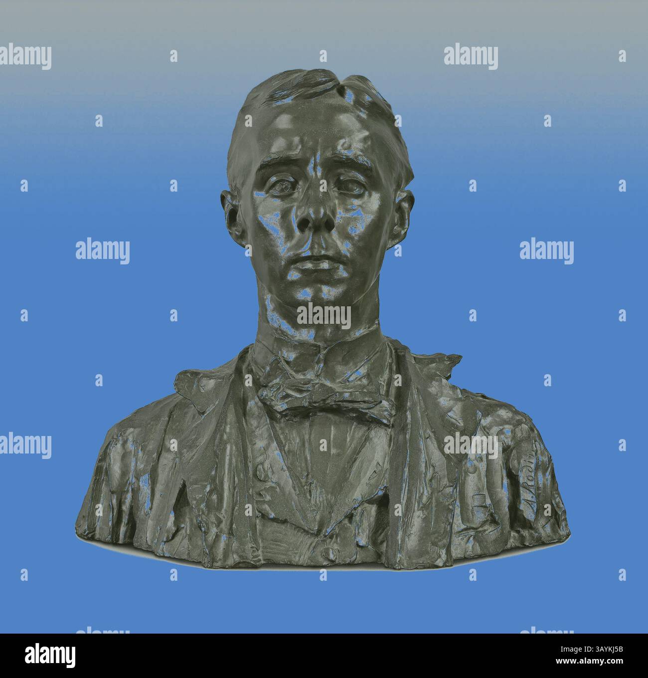 Una dettagliata scultura del busto di un uomo, raffigurante un'espressione seria e vestita con un abbigliamento formale, incluso un papillon. La grafica presenta caratteristiche e trame complesse, su uno sfondo sfumato che passa dalla luce al buio. Capo di Arthur Jerome Eddy, 1898 anni, Auguste Rodin, francese, 1840-1917, Francia, bronzo, H. 47,6 cm (18 3/4 poll.) Arte classica con un tocco moderno reinventata da Artotop Foto Stock