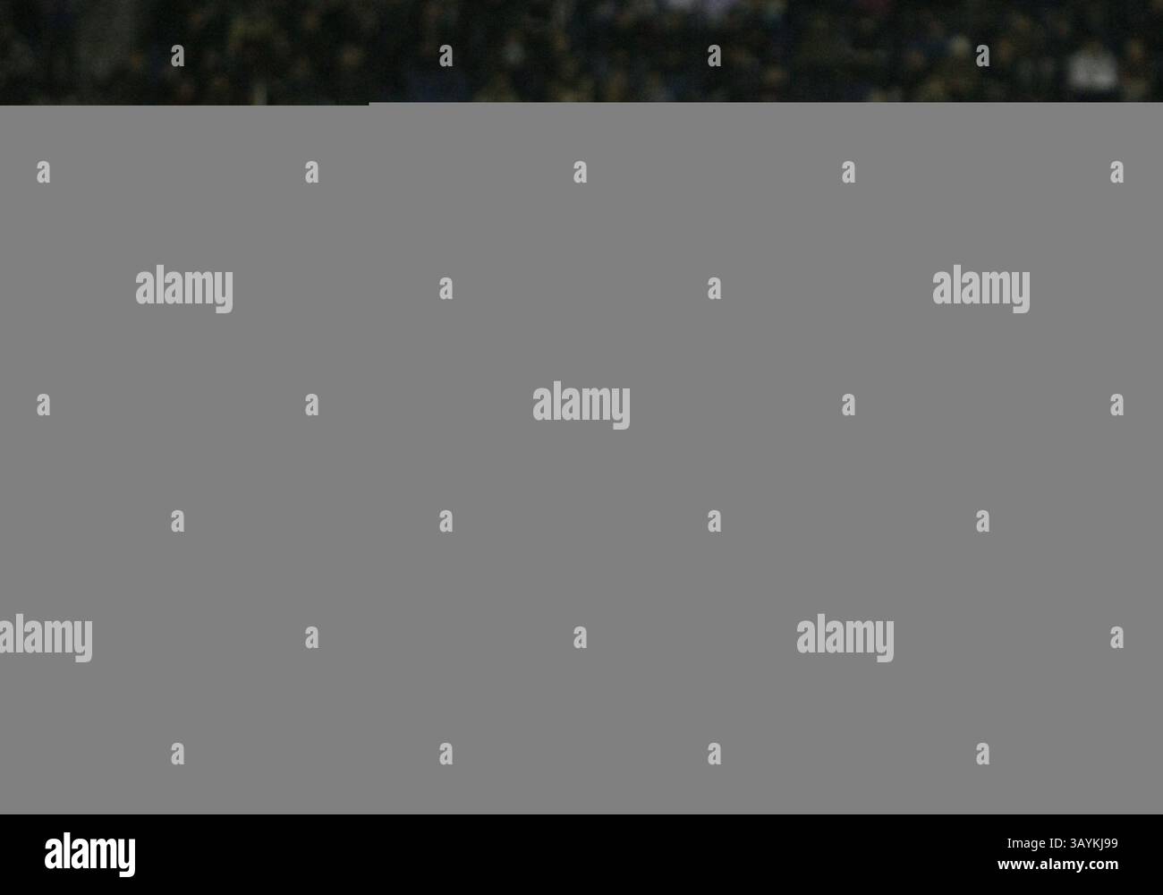 28 maggio 2009: Il capitano dell'Estudiantes Juan Sebastan Veron calcia la palla durante la partita che ha chiuso Defensor Sporting (URY) 0 Estudiantes De la Plata (ARG) 1 durante la partita Copa Santander Libertadores al Centenario Stadium di Montevideo, Uruguay (URY). Sebastian Castillos/CSM Foto Stock