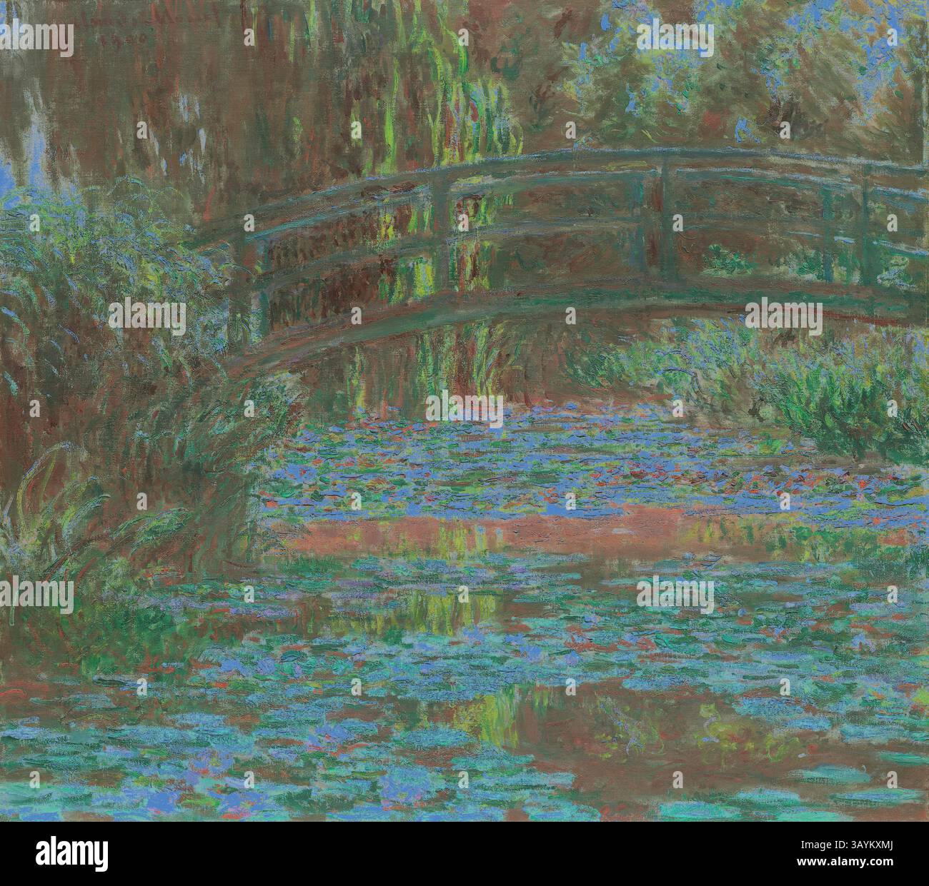 Un ambiente tranquillo caratterizzato da un pittoresco ponte di legno che si erge su un tranquillo stagno, circondato da lussureggiante vegetazione e vivaci ninfee, evocando un senso di pace e armonia con la natura. Laghetto di ninfee, 1900, Claude Monet, francese, 1840-1926, Francia, olio su tela, 89,8 x 101 cm (35 3/8 x 39 3/4 poll.) Arte classica con un tocco moderno reinventata da Artotop Foto Stock