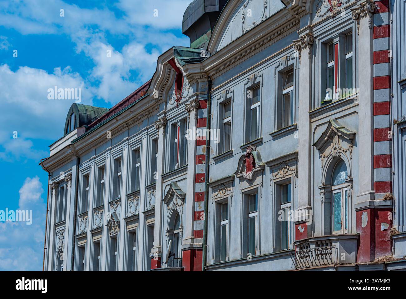 Edifici nella città vecchia di Benesov u Prahy, repubblica Ceca. IMMAGINE Foto Stock