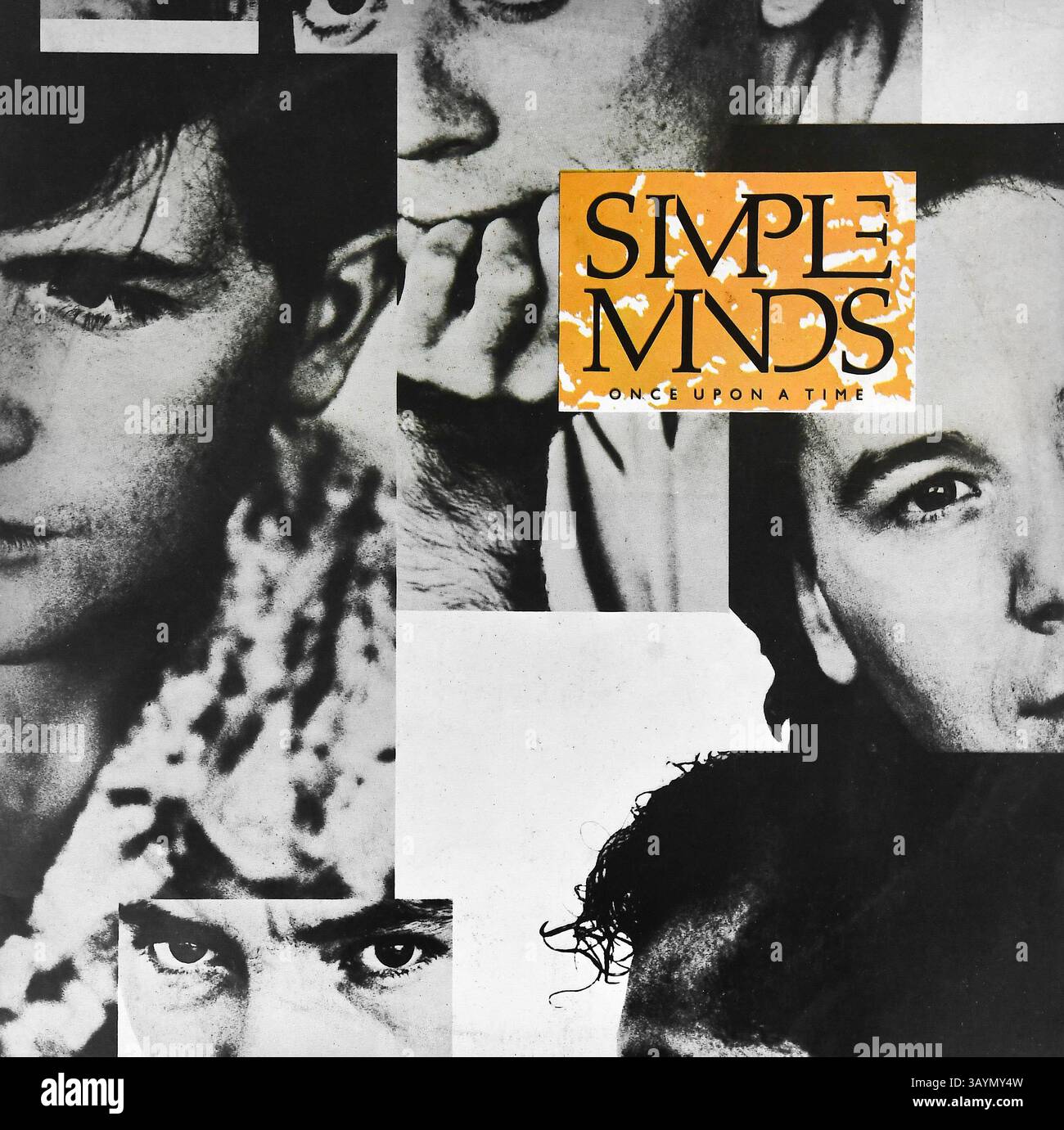 Riproduzione fotografica della copertina dell'album, "Simple Minds - Once Upon A Time" su vinile LP. Foto Stock