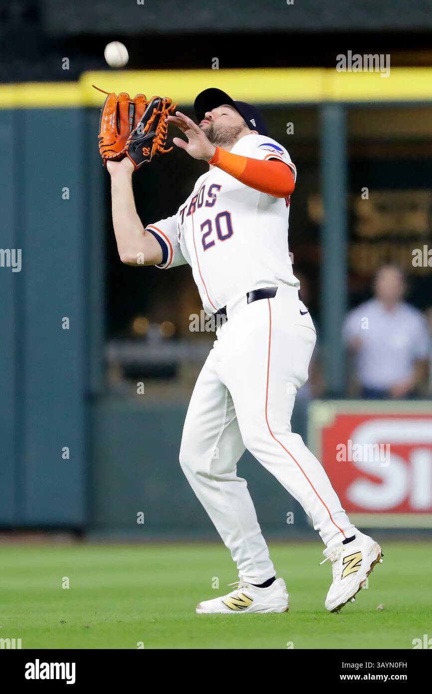 Houston Astros right fielder Chas McCormick makes the catch on the fly by Toronto Blue Jays' George Springer to end a baseball game Tuesday, April 22, 2025, in Houston. (AP Photo/Michael Wyke) Foto Stock