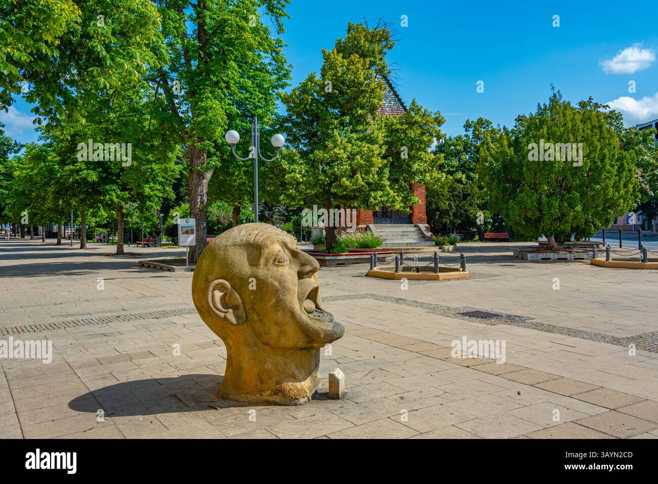 Passeggiata principale a Breclav durante una giornata di sole, repubblica Ceca. IMMAGINE Foto Stock