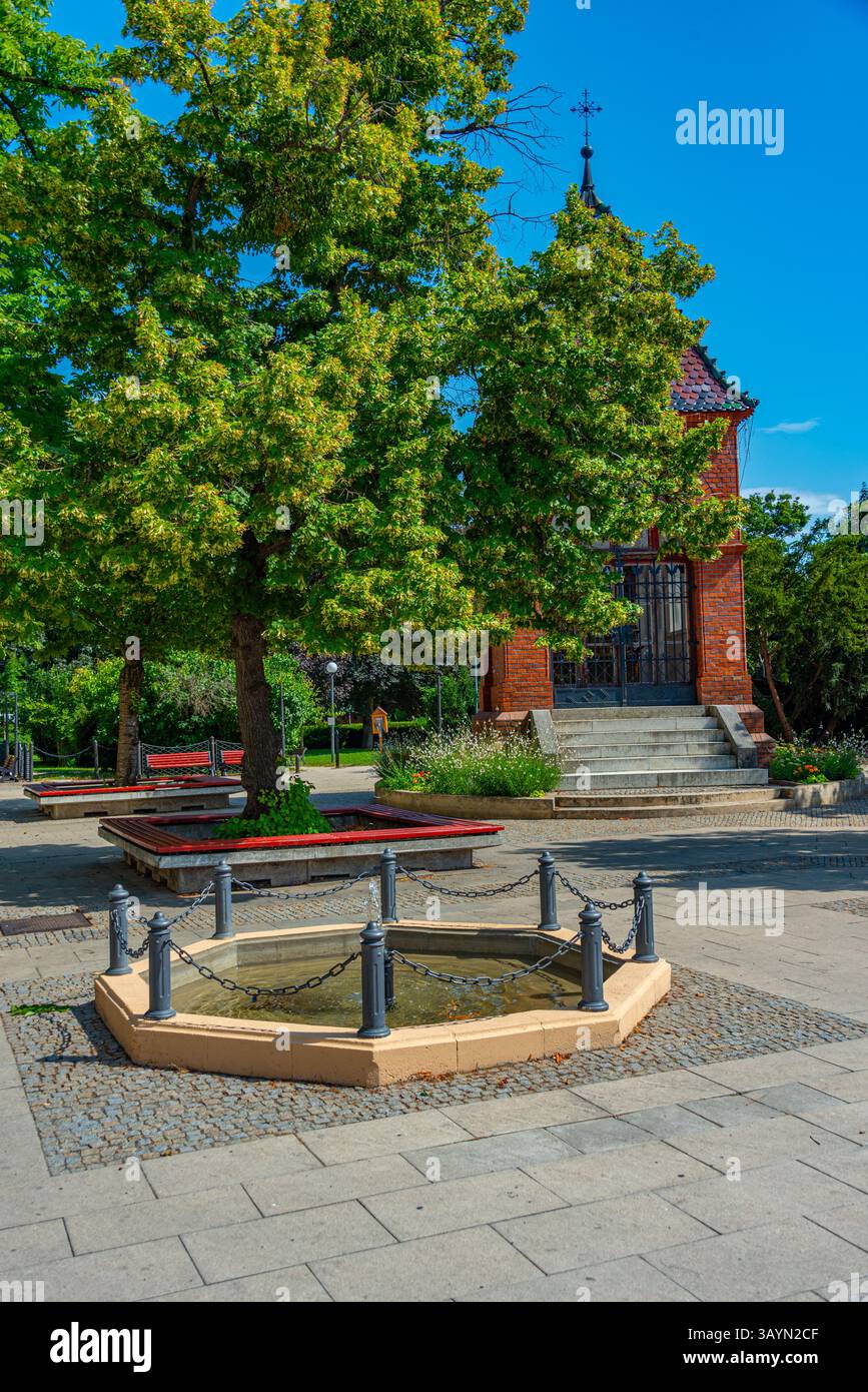 Passeggiata principale a Breclav durante una giornata di sole, repubblica Ceca. IMMAGINE Foto Stock