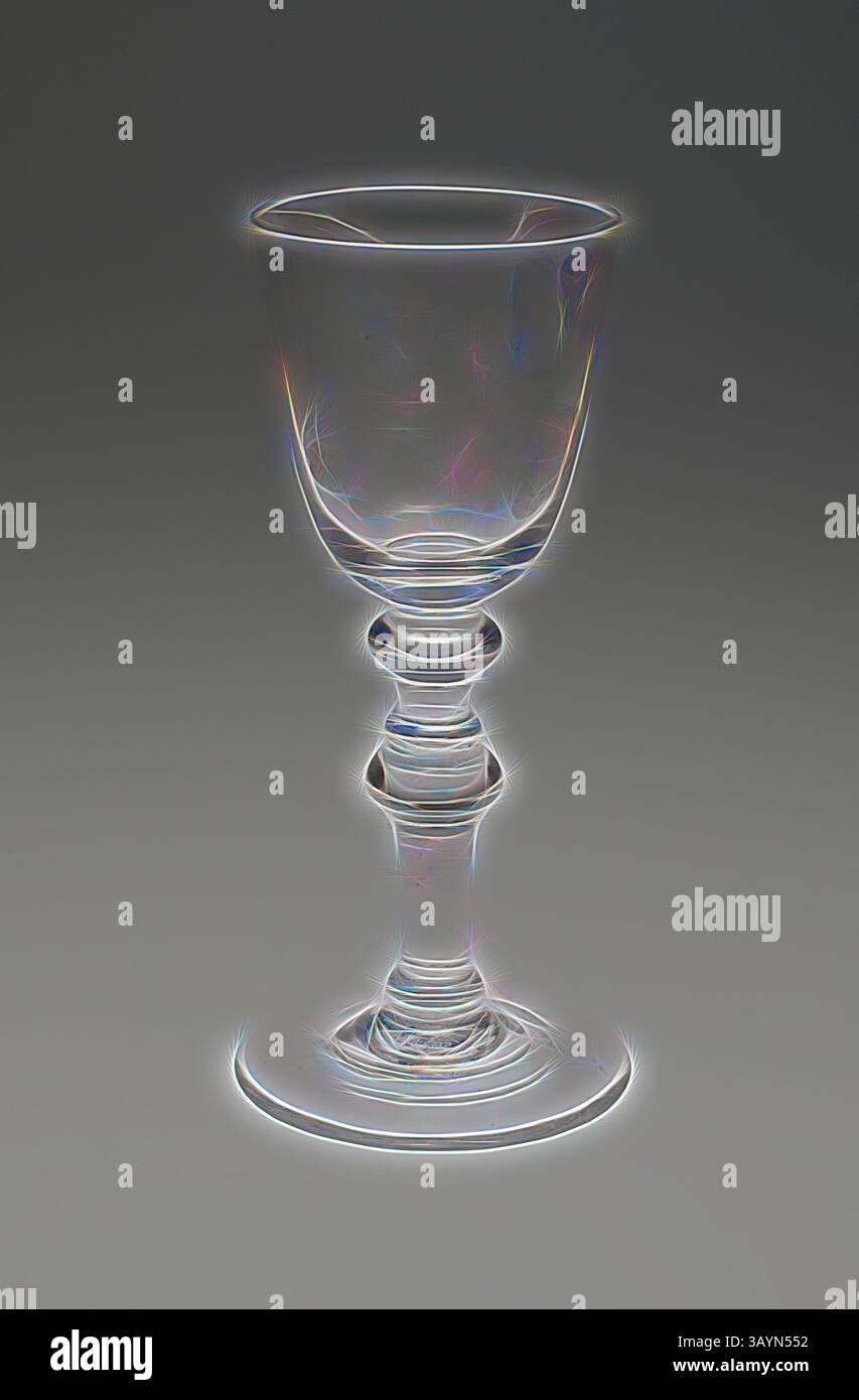 Un delicato calice in vetro con dettagli intricati, caratterizzato da un elegante stelo e una ciotola leggermente curva, illuminato per rivelare un sottile gioco di luce e riflessi di colore su tutta la superficie trasparente. Wine Glass, c. 1795, Inghilterra o Paesi Bassi, Inghilterra, vetro, soffiato e inciso, 19,1 x 7,6 cm (1/2 x 3 pollici) Arte classica con un tocco moderno reinventata da Artotop Foto Stock