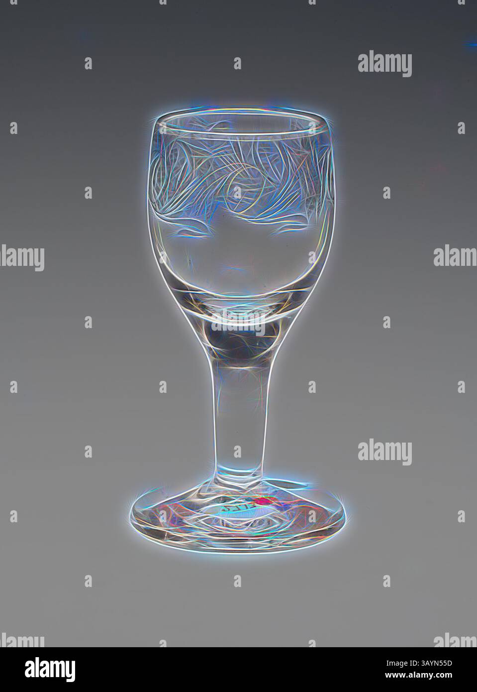 Un vetro delicato dal design intricato che sembra intrecciare la sua superficie, riflettendo la luce in motivi colorati. Bicchiere di vino, c. 1780, Inghilterra, vetro, H. 11,4 cm (4 1/2 poll.) Arte classica con un tocco moderno reinventata da Artotop Foto Stock