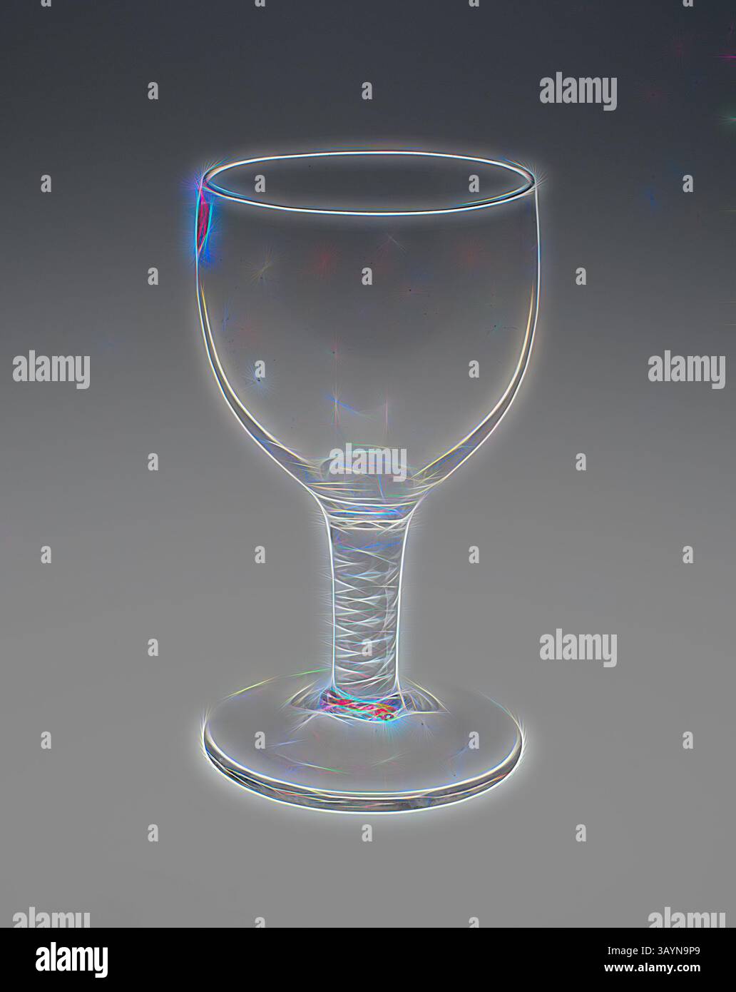 Un bicchiere di vino traslucido con stelo ornato, che riflette sfumature sottili e brillanti di luce, posizionato su uno sfondo tenue. Rummer, c. 1780, Inghilterra, vetro, H. 19,1 cm (7 1/2 poll.) Arte classica con un tocco moderno reinventata da Artotop Foto Stock
