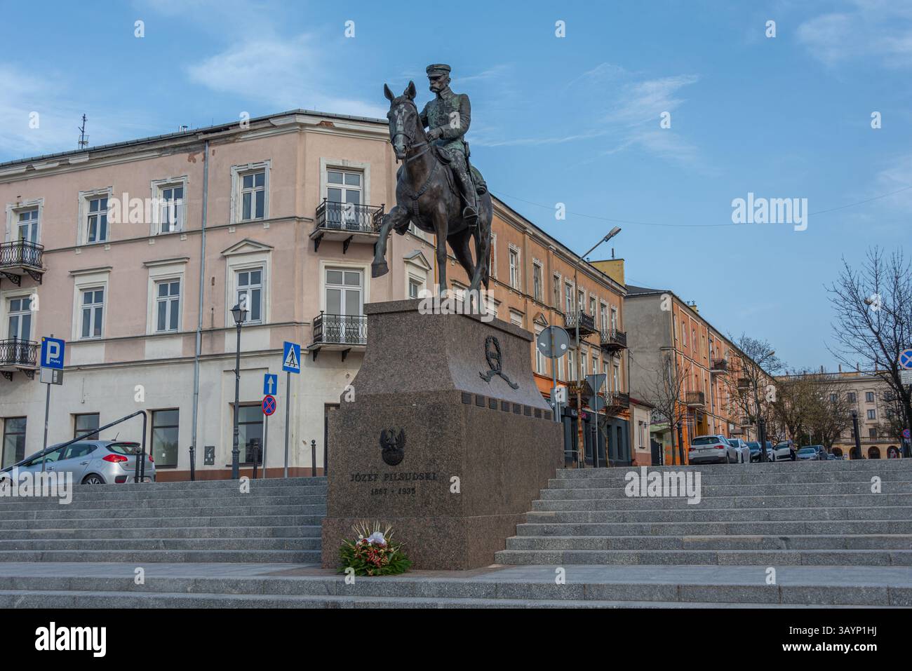Kielce, Polonia, 30 marzo 2024: Monumento al maresciallo Jozef Pilsudski a Kielce, PolandIMAGE Foto Stock