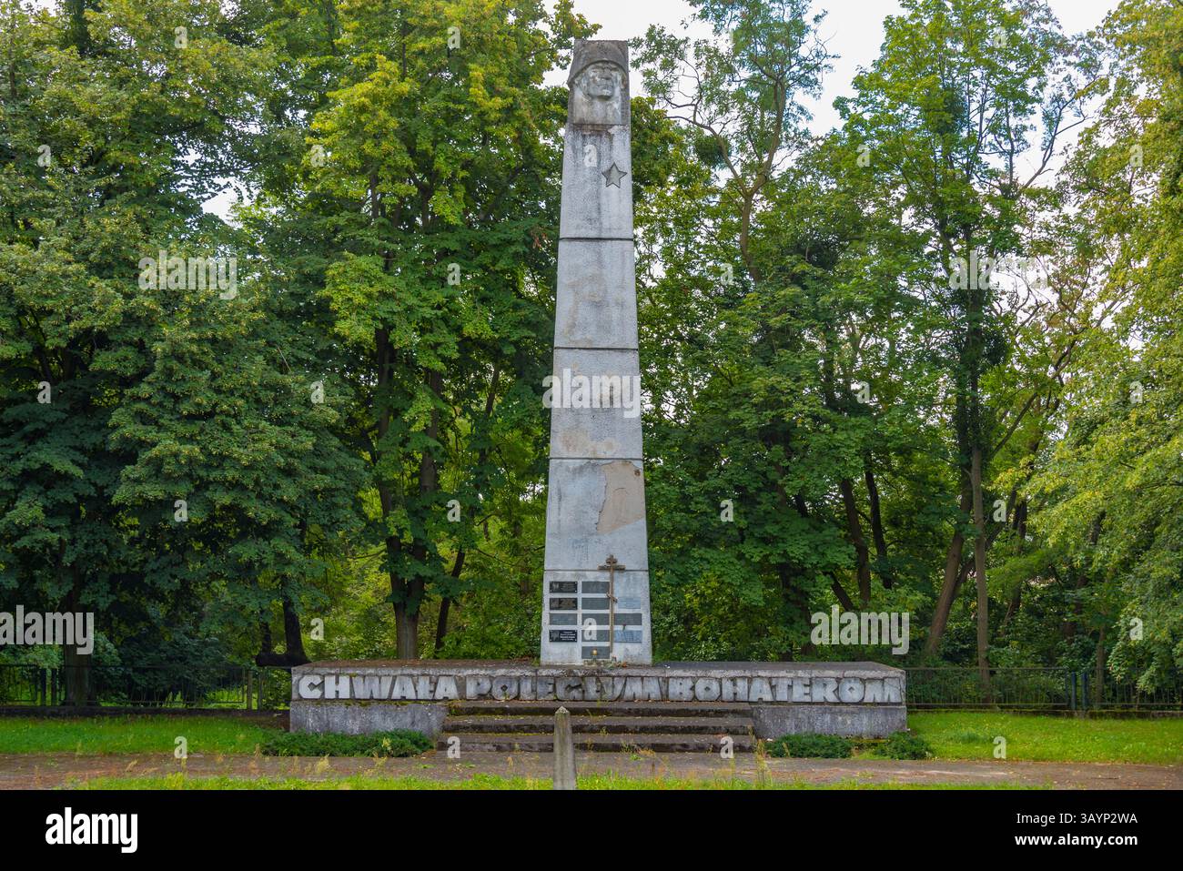 Chelmno, Polonia, 11 agosto 2024: Cimitero di guerra dei soldati dell'esercito sovietico a Chelmno, Polonia. IMMAGINE Foto Stock