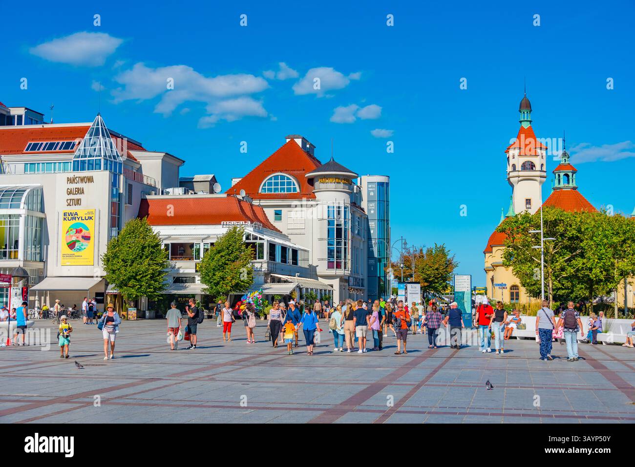 Sopot, Polonia, 12 agosto 2024: Giorno d'estate in una piazza principale di Sopot, Polonia. IMMAGINE Foto Stock