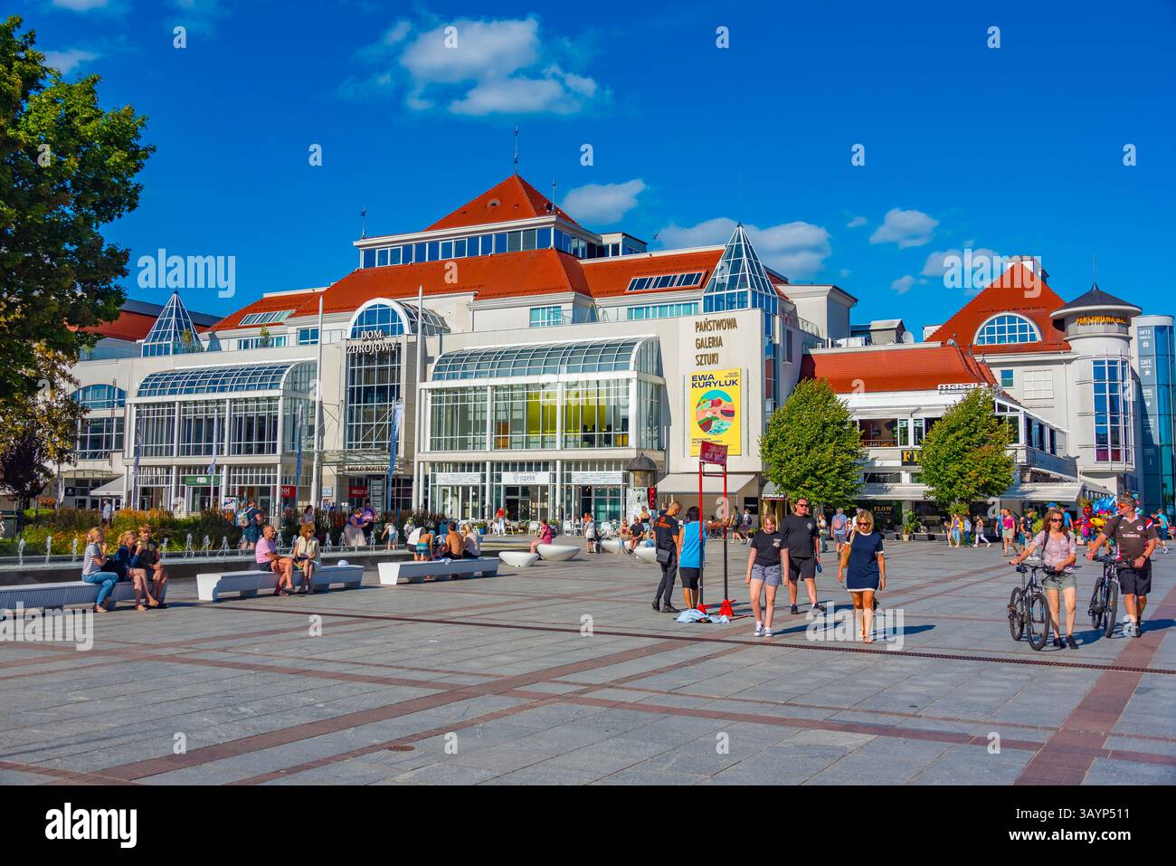 Sopot, Polonia, 12 agosto 2024: Giorno d'estate in una piazza principale di Sopot, Polonia. IMMAGINE Foto Stock