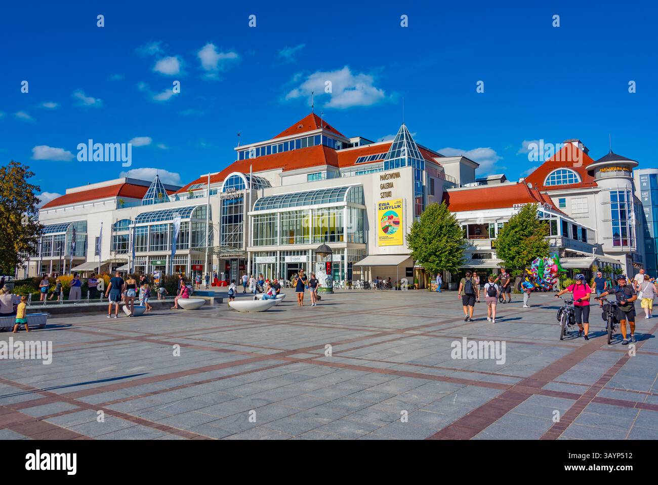 Sopot, Polonia, 12 agosto 2024: Giorno d'estate in una piazza principale di Sopot, Polonia. IMMAGINE Foto Stock