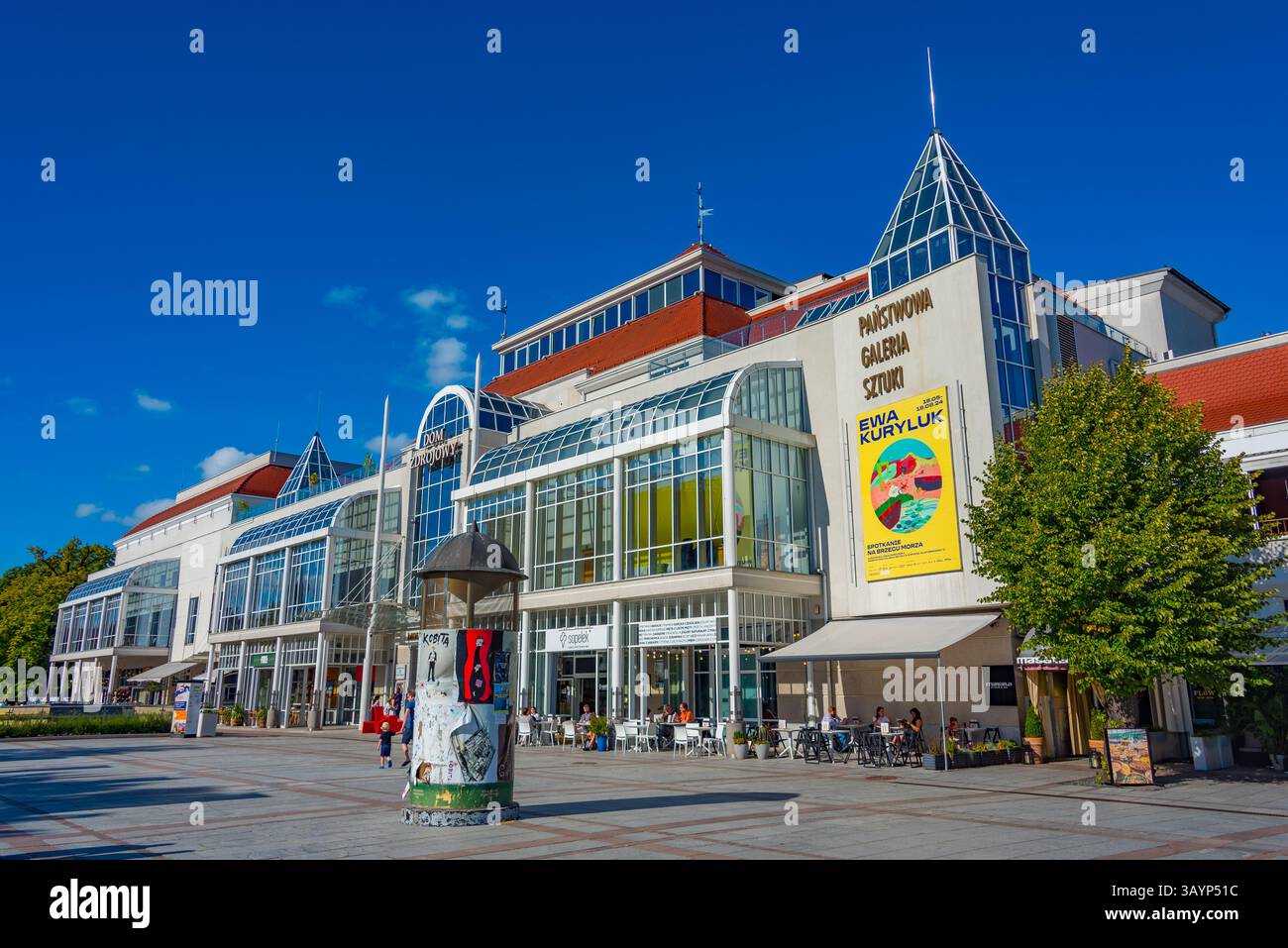 Sopot, Polonia, 12 agosto 2024: Giorno d'estate in una piazza principale di Sopot, Polonia. IMMAGINE Foto Stock