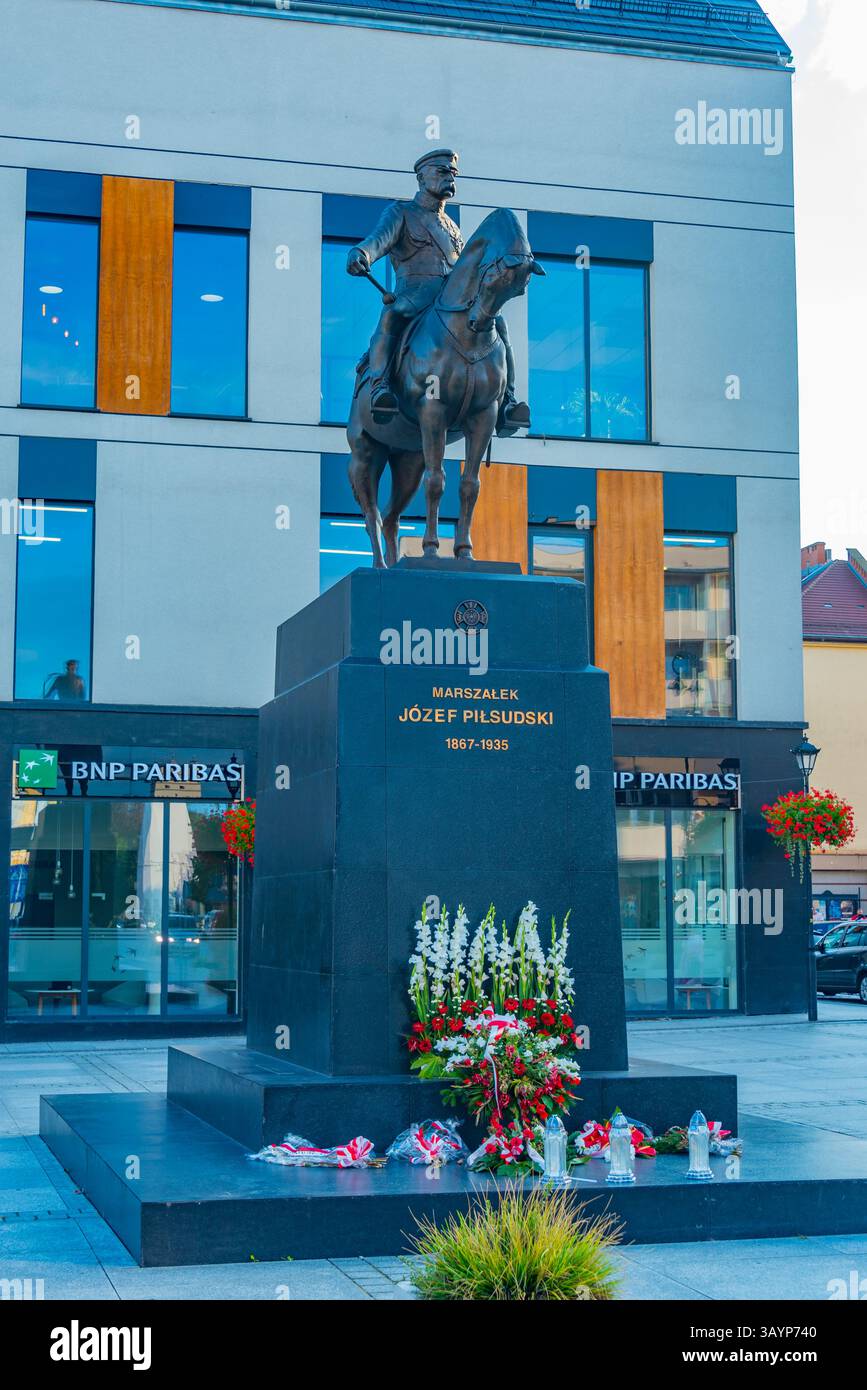 Nysa, Polonia, 18 agosto 2024: Statua di Jozef Pilsudski a Nysa PolandIMAGE Foto Stock