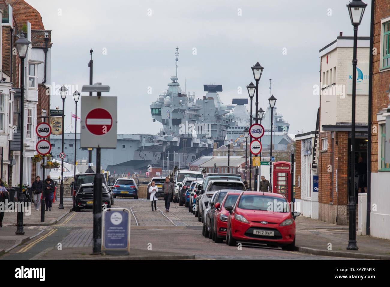 Prezzo della portaerei Wales vista da Spice Island Portsmouth Foto Stock