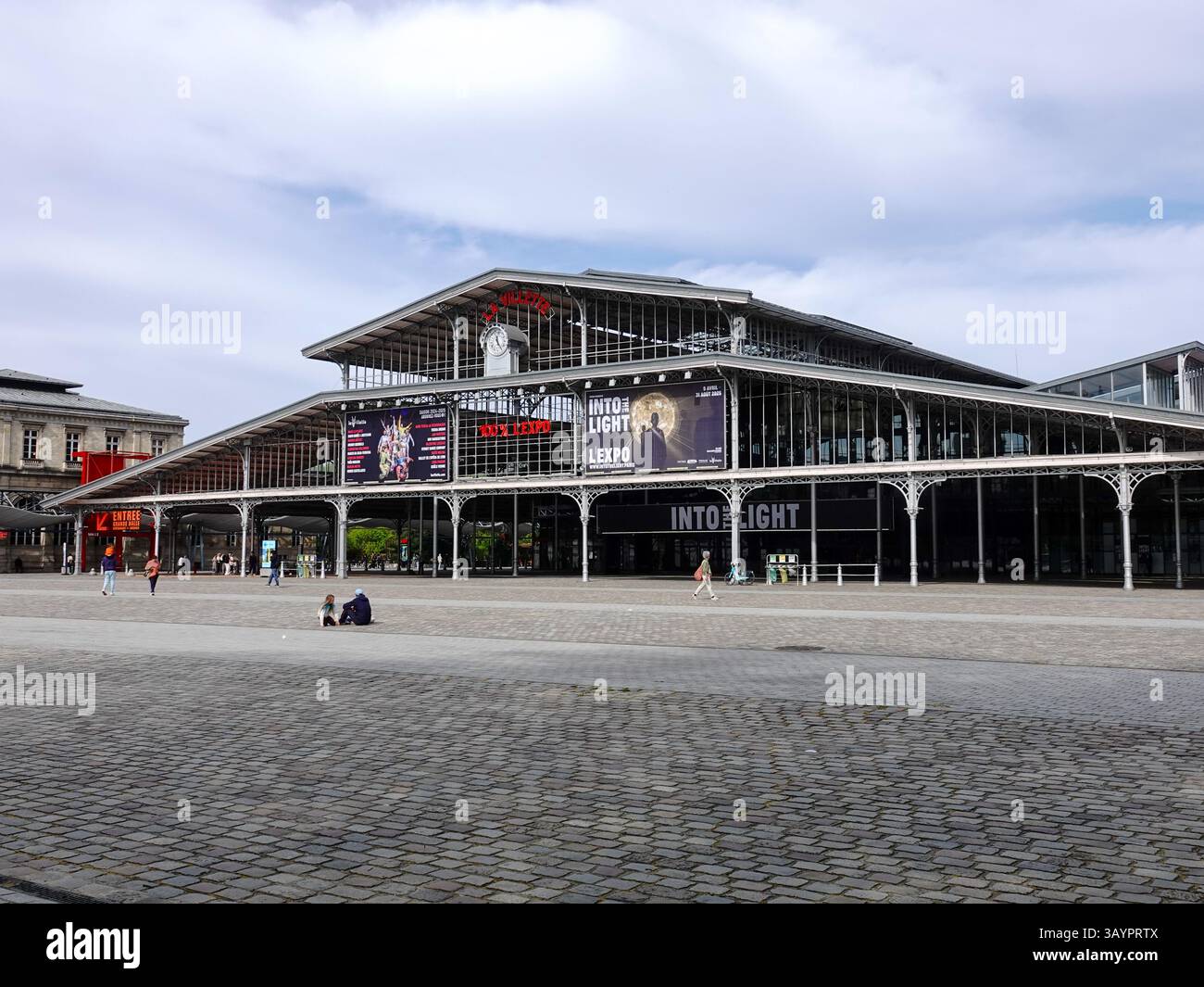 Grande halle de la Villette, un ex macello, ora centro culturale, in Place de la Fontaine aux Lions, Parc de la Villette, Parigi 19° arr. Foto Stock