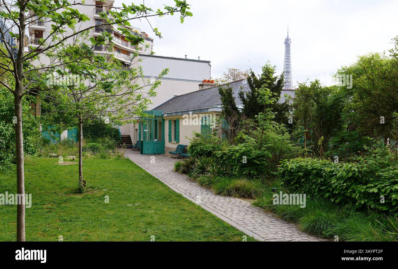 PARIGI, FRANCIA - 22 aprile 2025: Veduta della Maison de Balzac, museo della casa dello scrittore nell'ex residenza dello scrittore francese Honore de Balzac locat Foto Stock