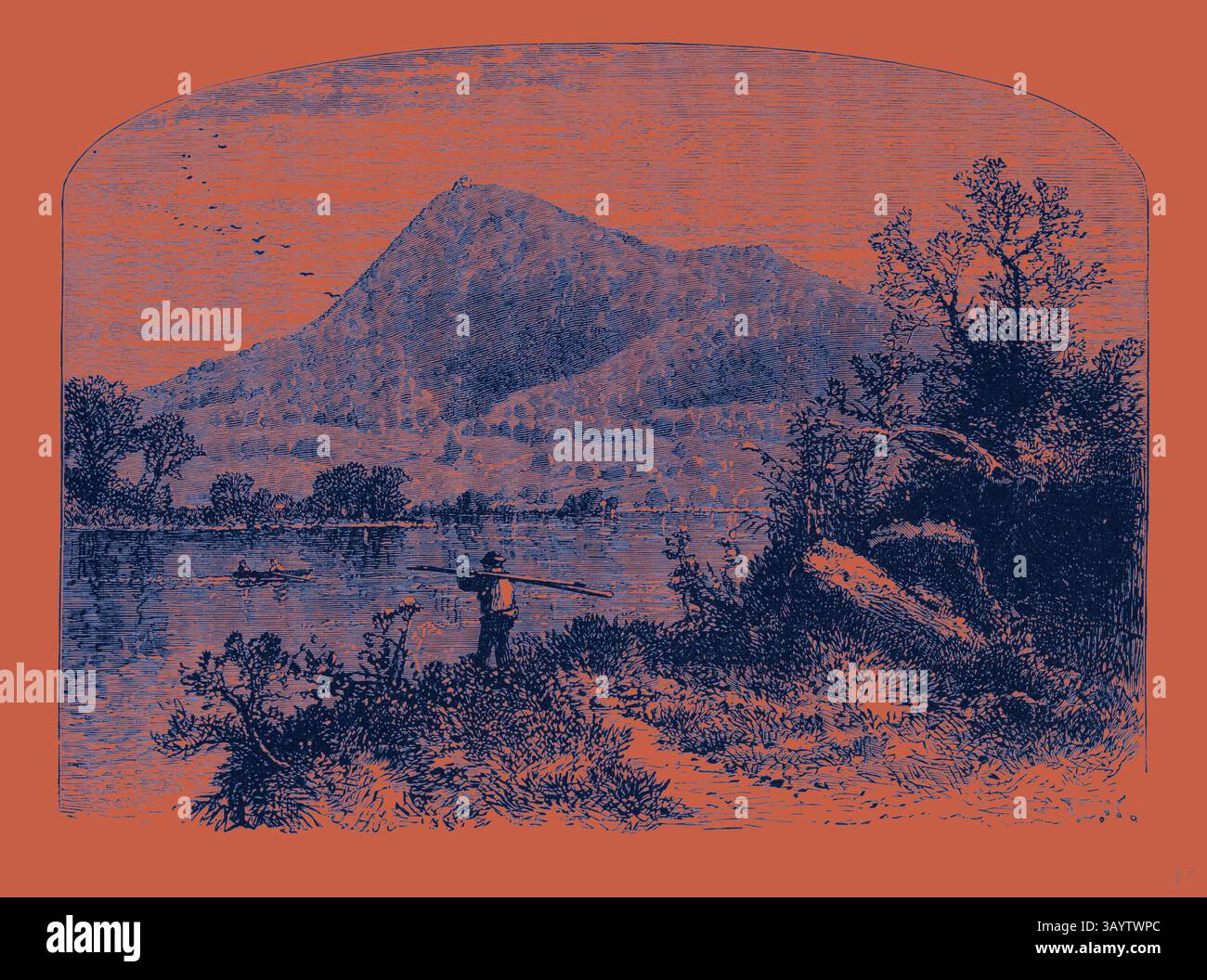 Un tranquillo paesaggio che raffigura un lago tranquillo con un pescatore in primo piano, circondato da alberi lussureggianti e colline sullo sfondo, mentre gli uccelli sorvolano le montagne lontane. Tom's Station United States of America arte classica con un tocco moderno reinventata da Artotop Foto Stock