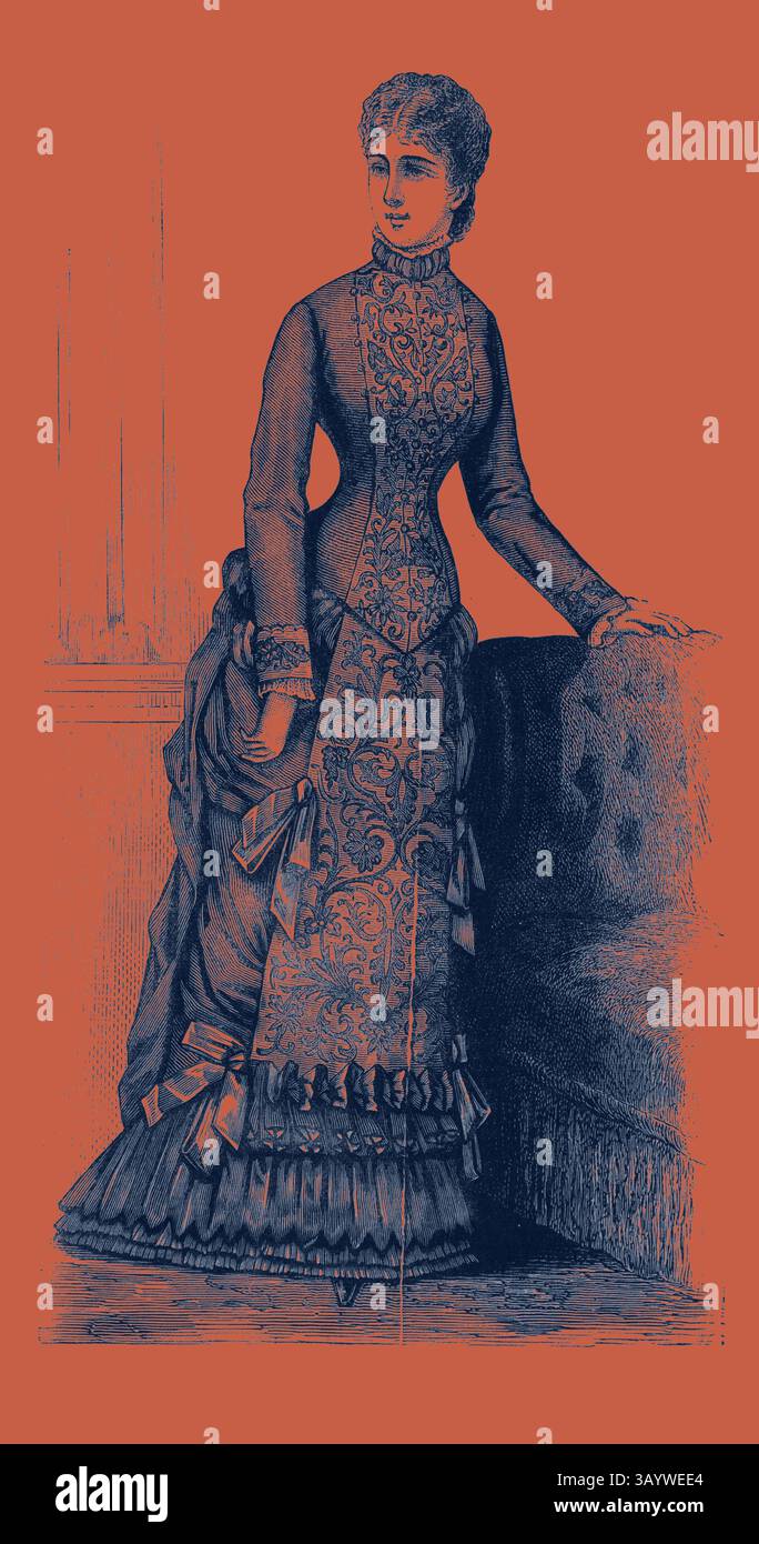 Una donna elegantemente vestita con un dettagliato abito del XIX secolo, decorata con motivi e volant intricati, si erge accanto a un morbido divano, incarnando la moda e la grazia della sua epoca. Abito da casa pomeridiano, Moda, incisione 1882 Arte classica con un tocco moderno reinventata da Artotop Foto Stock