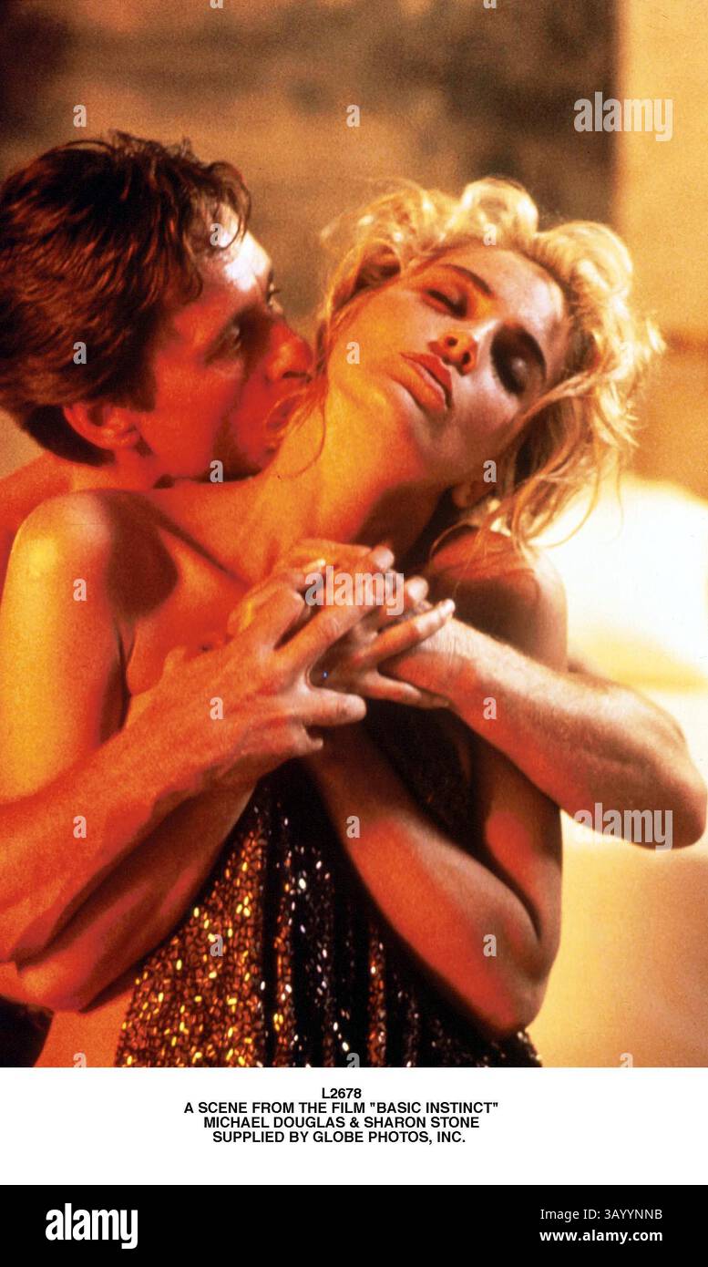22 GIUGNO 2001 - L2678.UNA SCENA DEL FILM ''BASIC INSTINCT''. PIETRA DI MICHAEL DOUGLAS E SHARON. FORNITO DA PHOTOS, INC (Immagine di credito: © Globe Photos/ZUMApress.com) Foto Stock