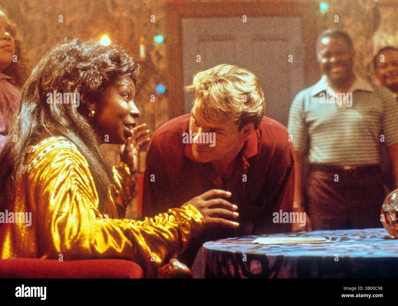 05 marzo 2008 - L0281.''GHOST''. PATRICK SWAYZE WHOOPI GOLDBERG.PATRICKSWAYZERETRO.TV-FILM STILL. (Immagine di credito: © Globe Photos/ZUMApress.com) Foto Stock