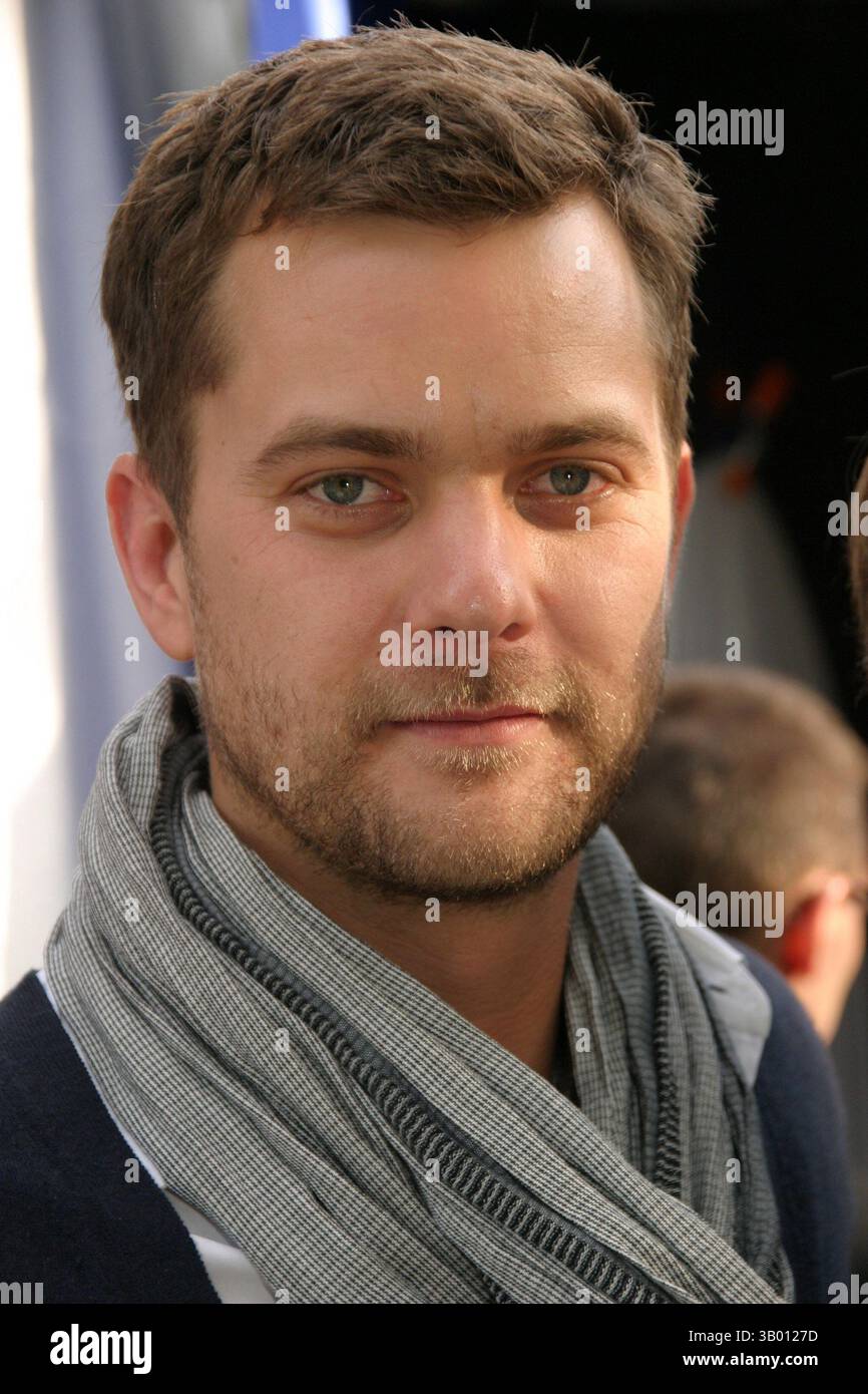 15 maggio 2008 - New York, New York, Stati Uniti - I13771BT.THE FOX UPFRONTS ALLA PISTA DI PATTINAGGIO WOLLMAN, NEW YORK New York 05-15-2008. - JOSHUA JACKSON (immagine di credito: © Barry Talesnick/Globe Photos/ZUMAPRESS.com) Foto Stock
