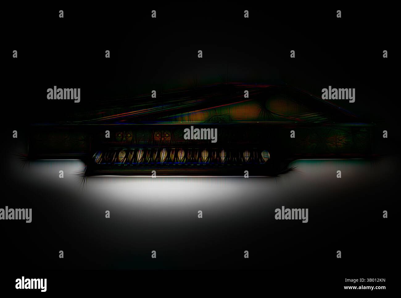 Un'armonica si trova in un ambiente scarsamente illuminato, con una silhouette leggermente illuminata che mostra la sua forma e il suo boccaglio distintivi. I sottili dettagli della superficie riflettono un tocco di arte e artigianato. Arte classica con un tocco moderno reinventata da Artotop Foto Stock