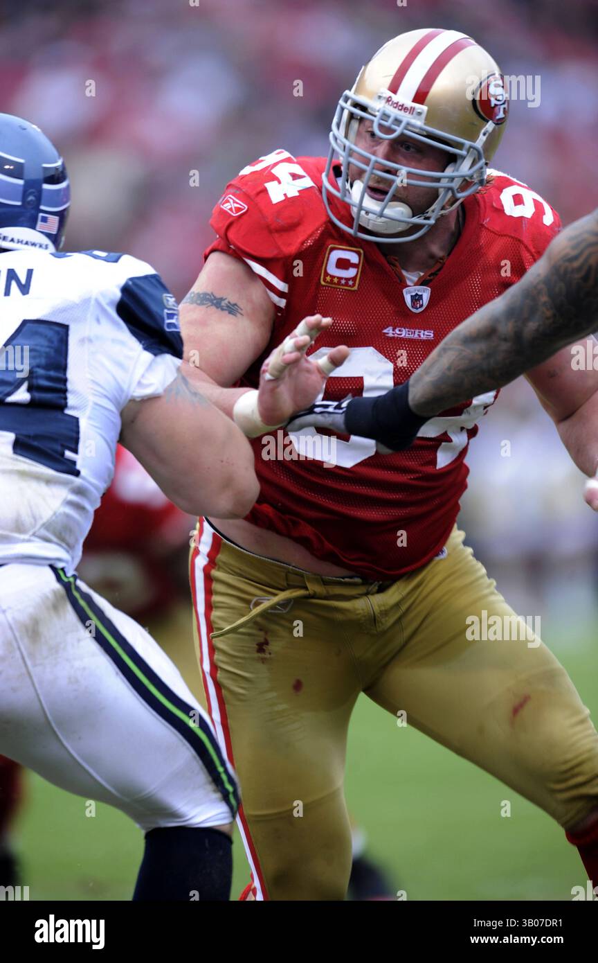 12 dicembre 2010 - San Francisco, California, Stati Uniti - Justin Smith dei San Francisco 49er durante una vittoria del 40-20 sui Seattle Seahawks a Candlestick Park il 12 dicembre 2010. (Credit Image: © John Pyle/Cal Sport Media/ZUMAPRESS.com) Foto Stock