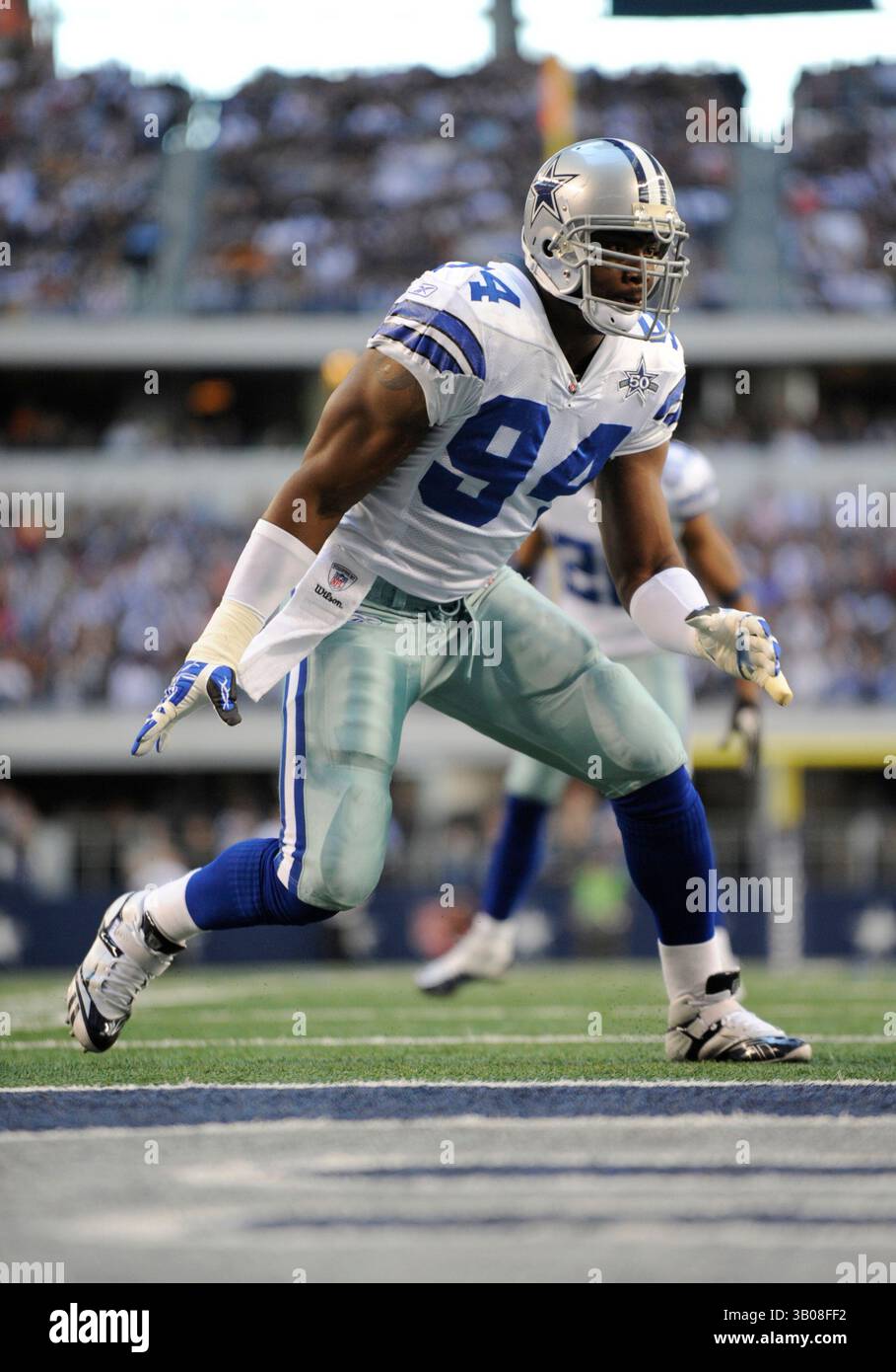 19 dicembre 2010: Il linebacker dei Dallas Cowboys DeMarcus Ware n. 94 durante una partita di football NFL tra i Dallas Cowboys e i Washington Redskins al Cowboys Stadium di Arlington, Texas Dallas sconfisse Washington 33-30(Credit Image: © Albert pena/Cal Sport Media/ZUMAPRESS.com) Foto Stock