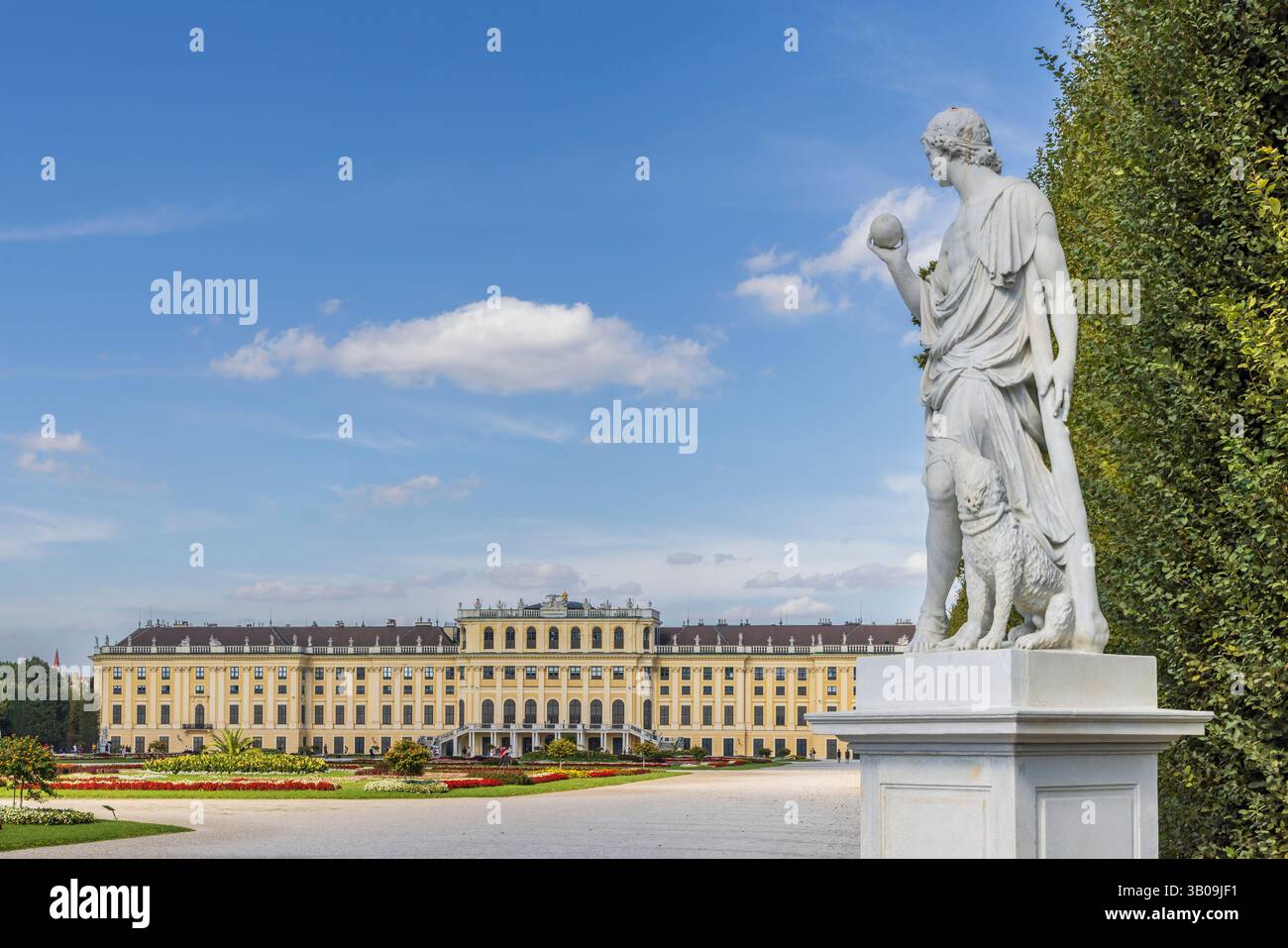 Vienna, Austria - 8 settembre 2024: Palazzo Schonbrunn e giardini a Vienna in Austria Foto Stock