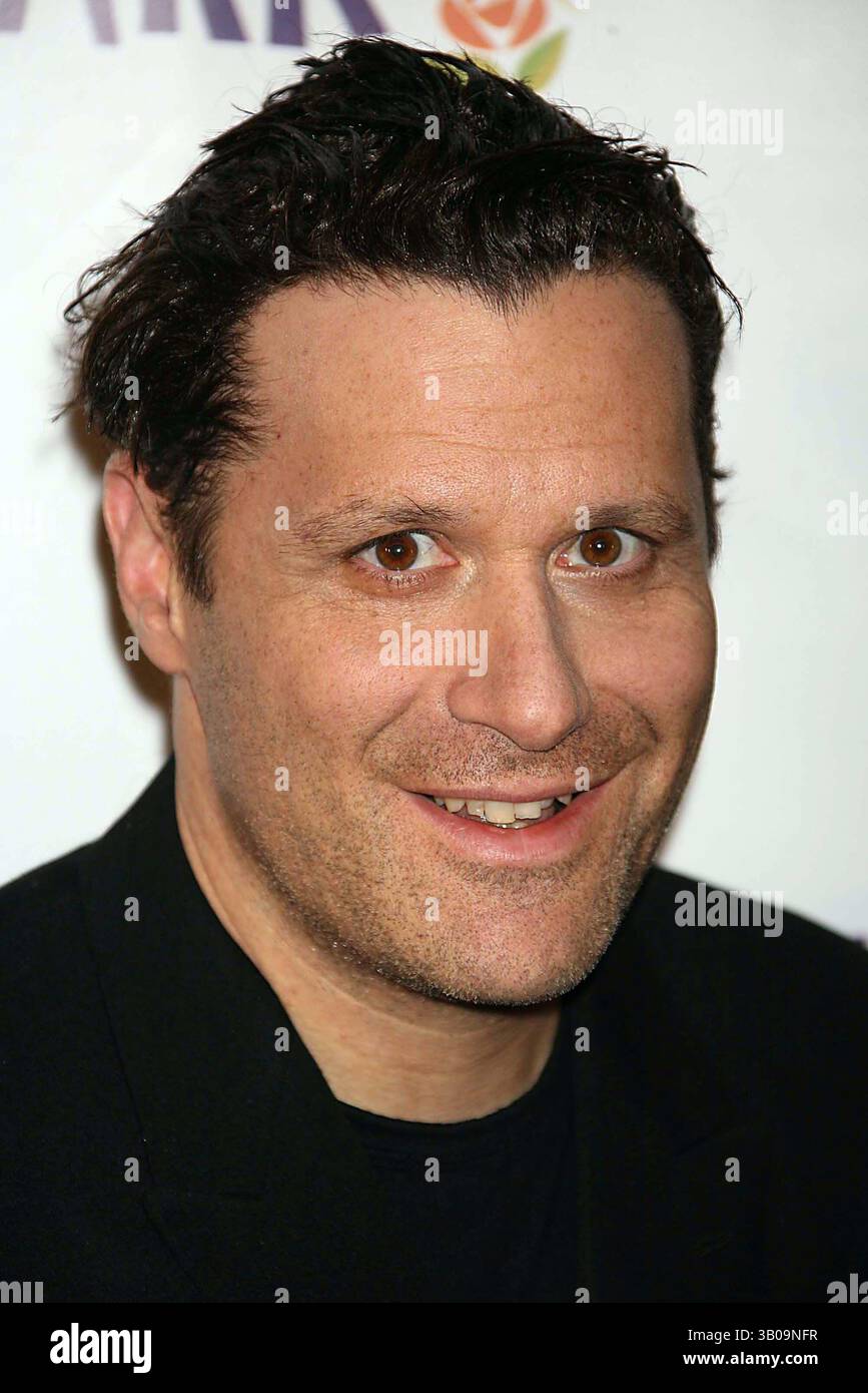 13 gennaio 2006 - New York, New York, Stati Uniti - ISAAC MIZRAHI A PIEDI NUDI IN THE PARK CHIAMATA AL SECOND STAGE THEATER DI NEW YORK New YORK IL 01-12-2006. / 2006...K46377HMC(immagine di credito: © Henry McGee/Globe Photos/ZUMAPRESS.com) Foto Stock