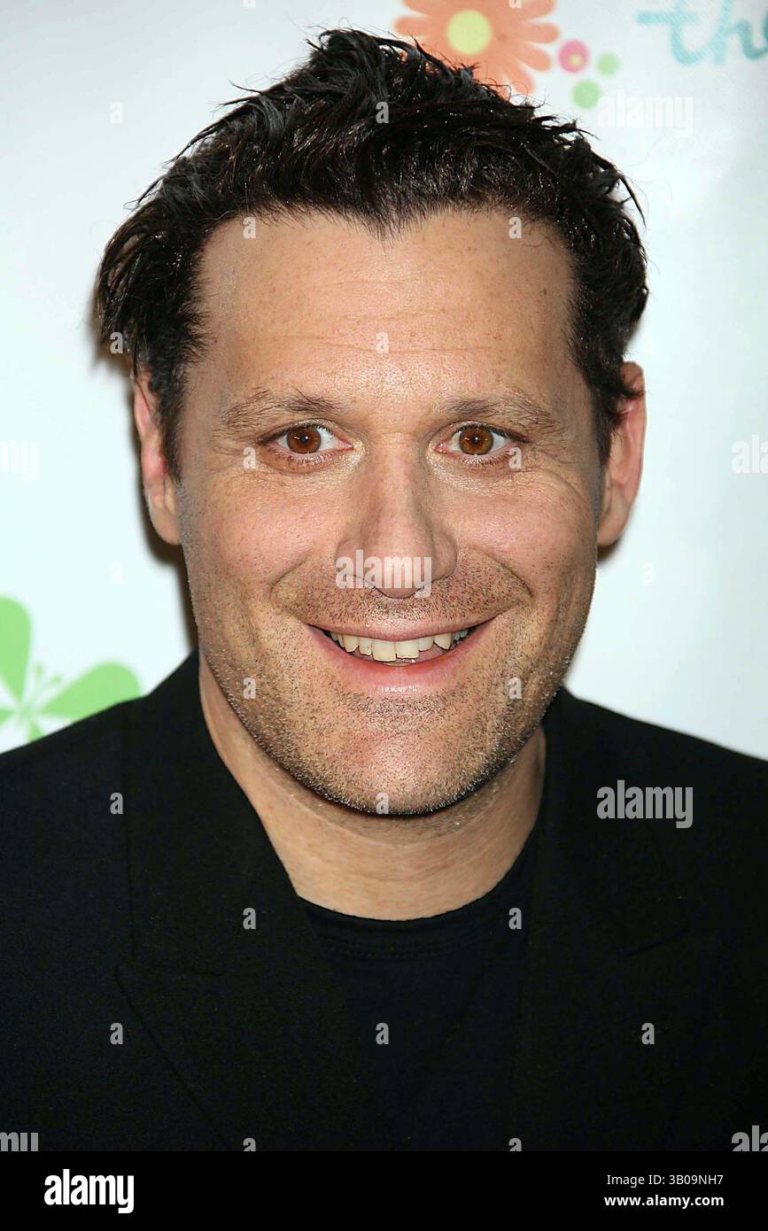 13 gennaio 2006 - New York, New York, Stati Uniti - ISAAC MIZRAHI A PIEDI NUDI IN THE PARK CHIAMATA AL SECOND STAGE THEATER DI NEW YORK New YORK IL 01-12-2006. / 2006...K46377HMC(immagine di credito: © Henry McGee/Globe Photos/ZUMAPRESS.com) Foto Stock