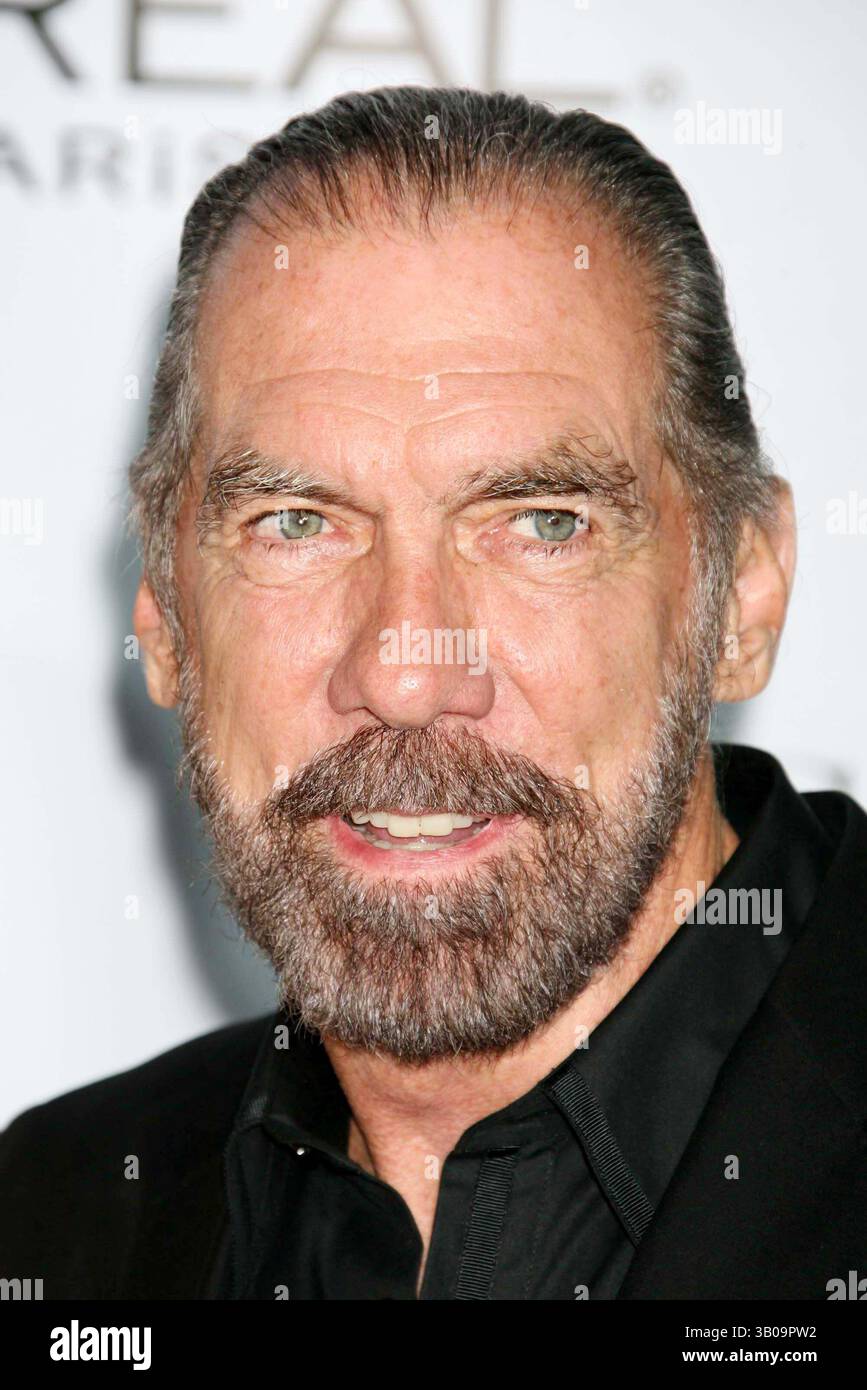 17 GENNAIO 2000 - NEW YORK, NEW YORK, STATI UNITI - JOHN PAUL DEJORIA, CO-FONDATORE DI PAUL MITCHELL SYSTEMS CHE ARRIVA AL CALCIO D'INIZIO DEL GRUPPO DI MEDIA CONDE NAST ALLA SETTIMANA DELLA MODA DI NEW YORK CON IL TERZO CONCERTO ANNUALE DI FASHION ROCKS ALLA RADIO NEW YORK MUSIC HALL A NEW YORK NEW YORK IL 09-07-2006. / 2006..K49545HMC(immagine di credito: © Henry McGee/Globe Photos/ZUMAPRESS.com) Foto Stock